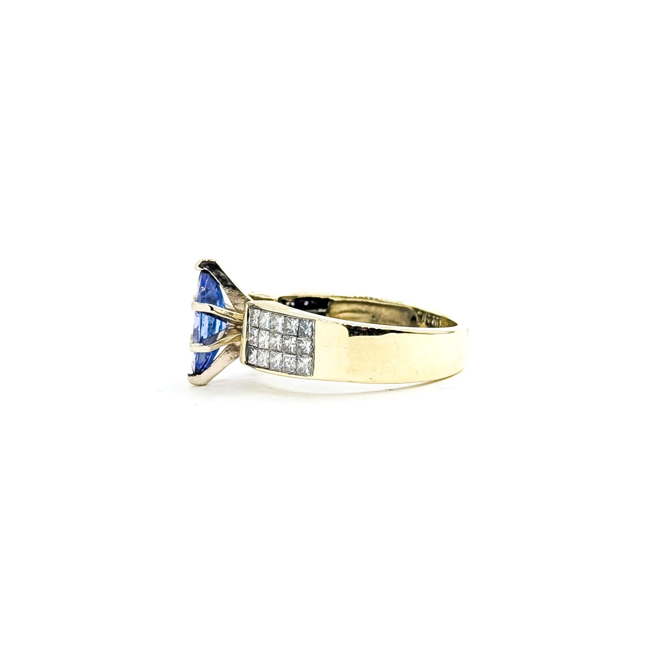 Bague en or jaune 14k avec tanzanite et diamant en vente 3