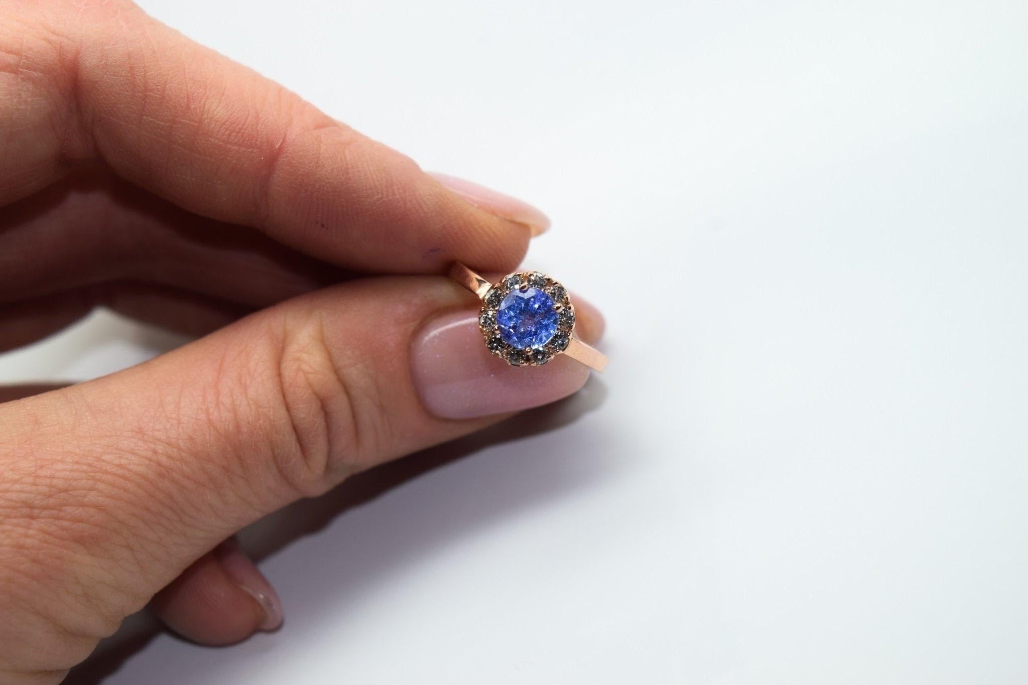 Femenino o masculino Tanzanita Anillo de diamantes Oro rosa 18KT Anillo de compromiso Anillo halo en venta