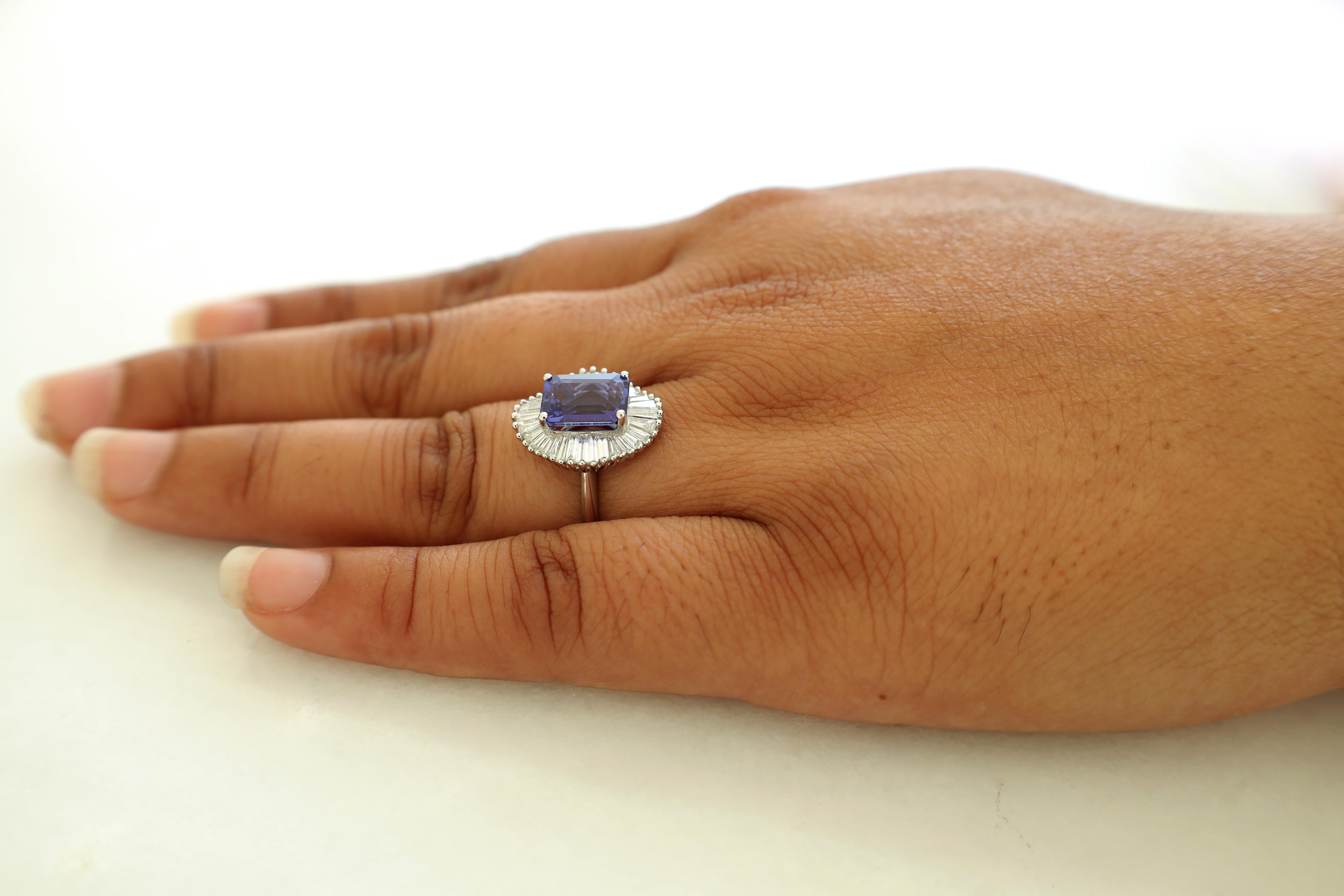 Women's Tanzanite & Diamond Ring Studded in 18k White Gold For Sale
