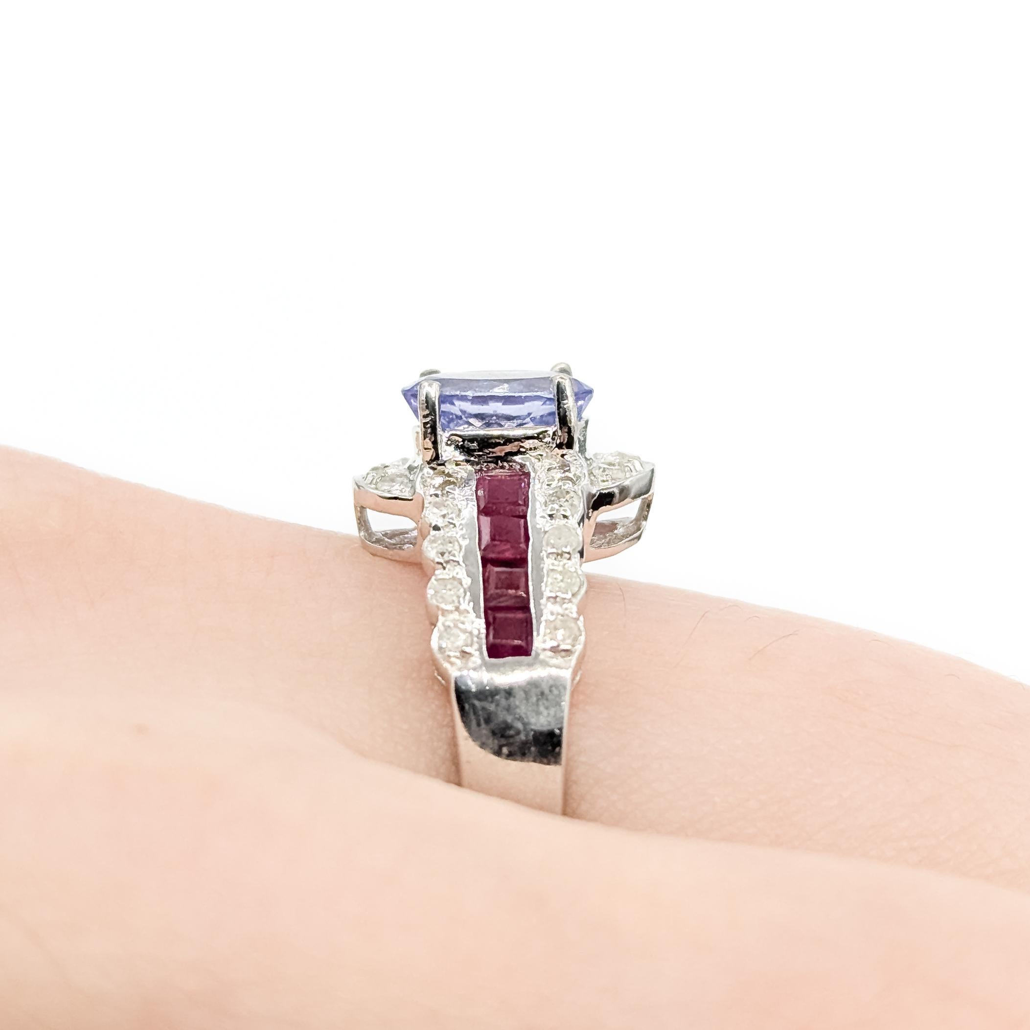 Taglio ovale Tanzanite, Diamond & Ruby Ring in 14k white gold in vendita