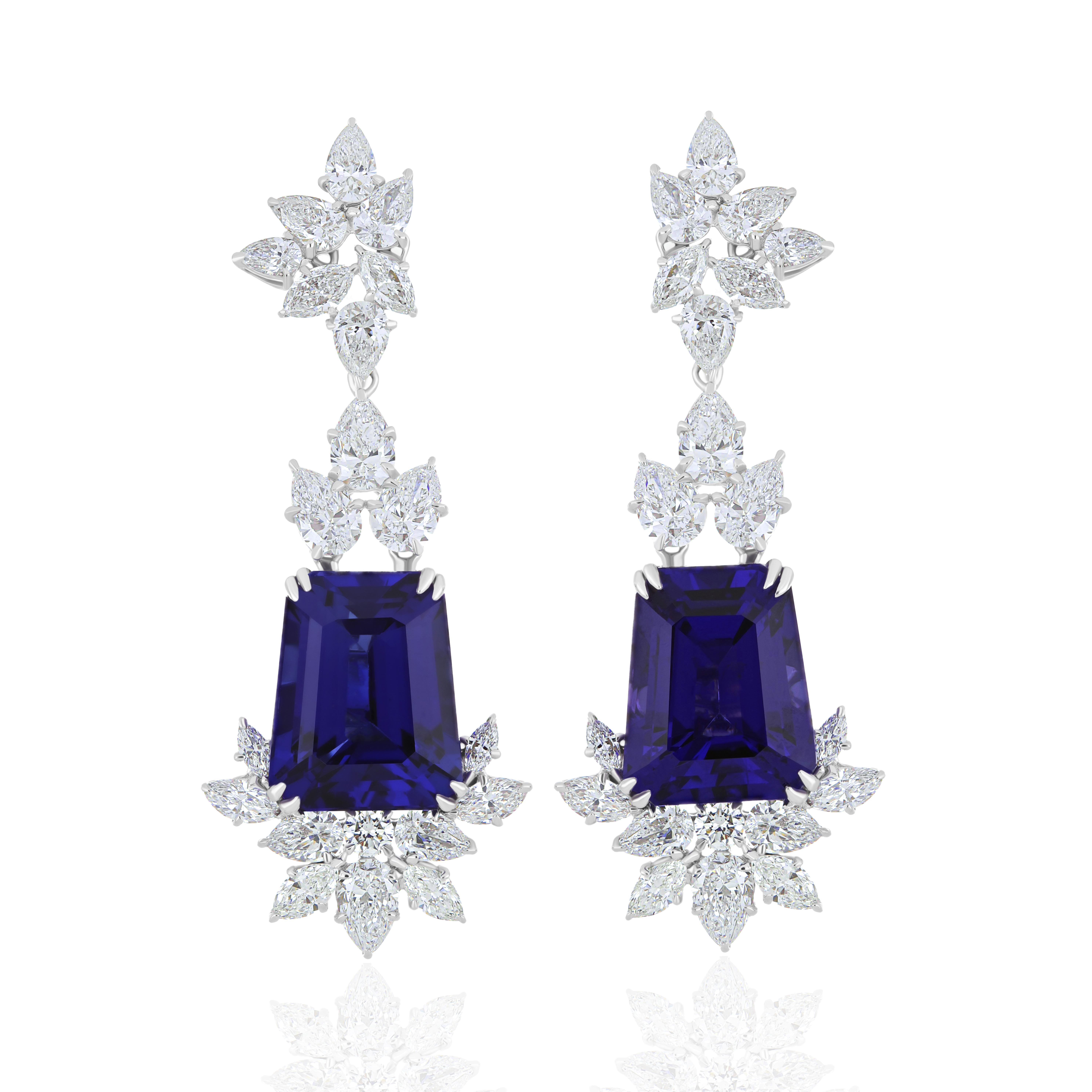 Tanzanite & Diamond set Hand Crafted Earring in 18 Karat White Gold  In New Condition For Sale In JAIPUR, IN