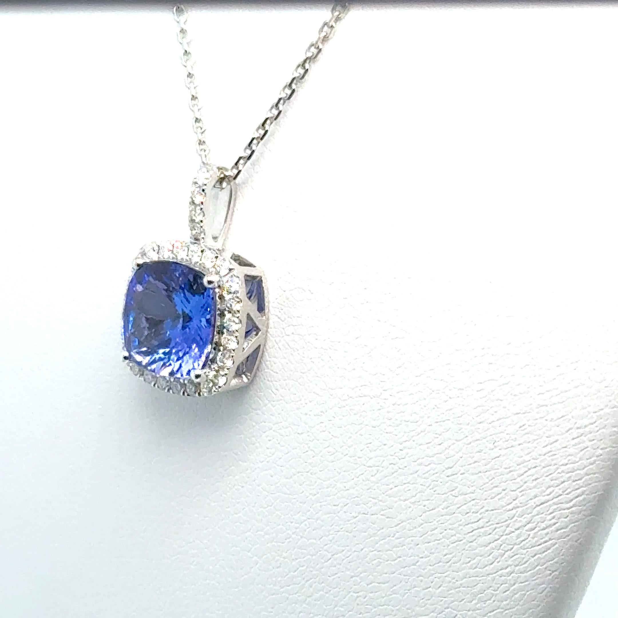 Moderne Pendentif en or blanc 14K serti d'un diamant tanzanite en vente