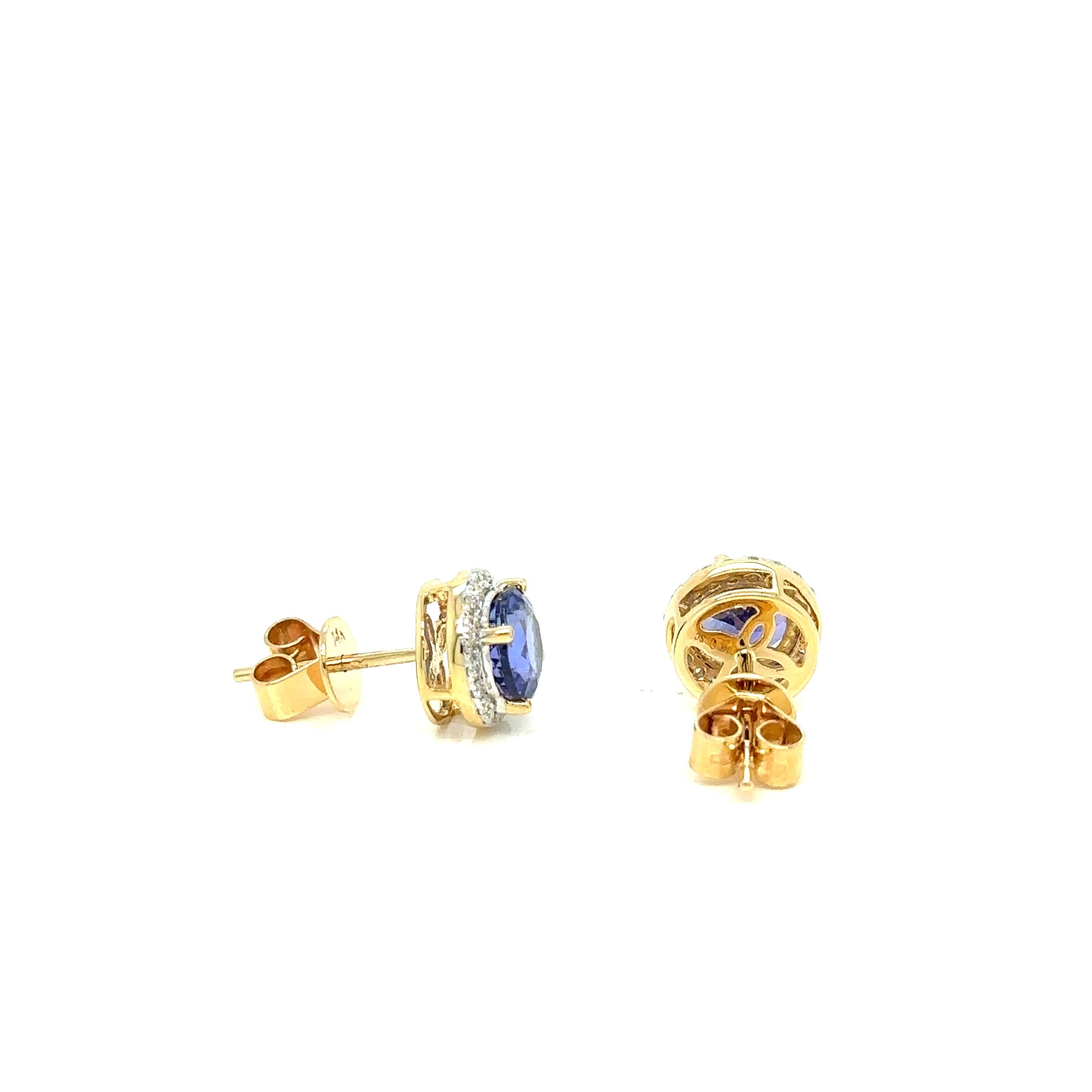 6mm, Tanzanite Diamond set in 14K Yellow Gold Earrings In New Condition For Sale In New York, NY