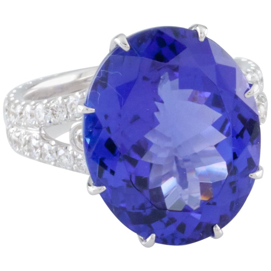 Tanzanite & Diamond Solitaire 18 Karat White Gold Cocktail Ring with CoA For Sale