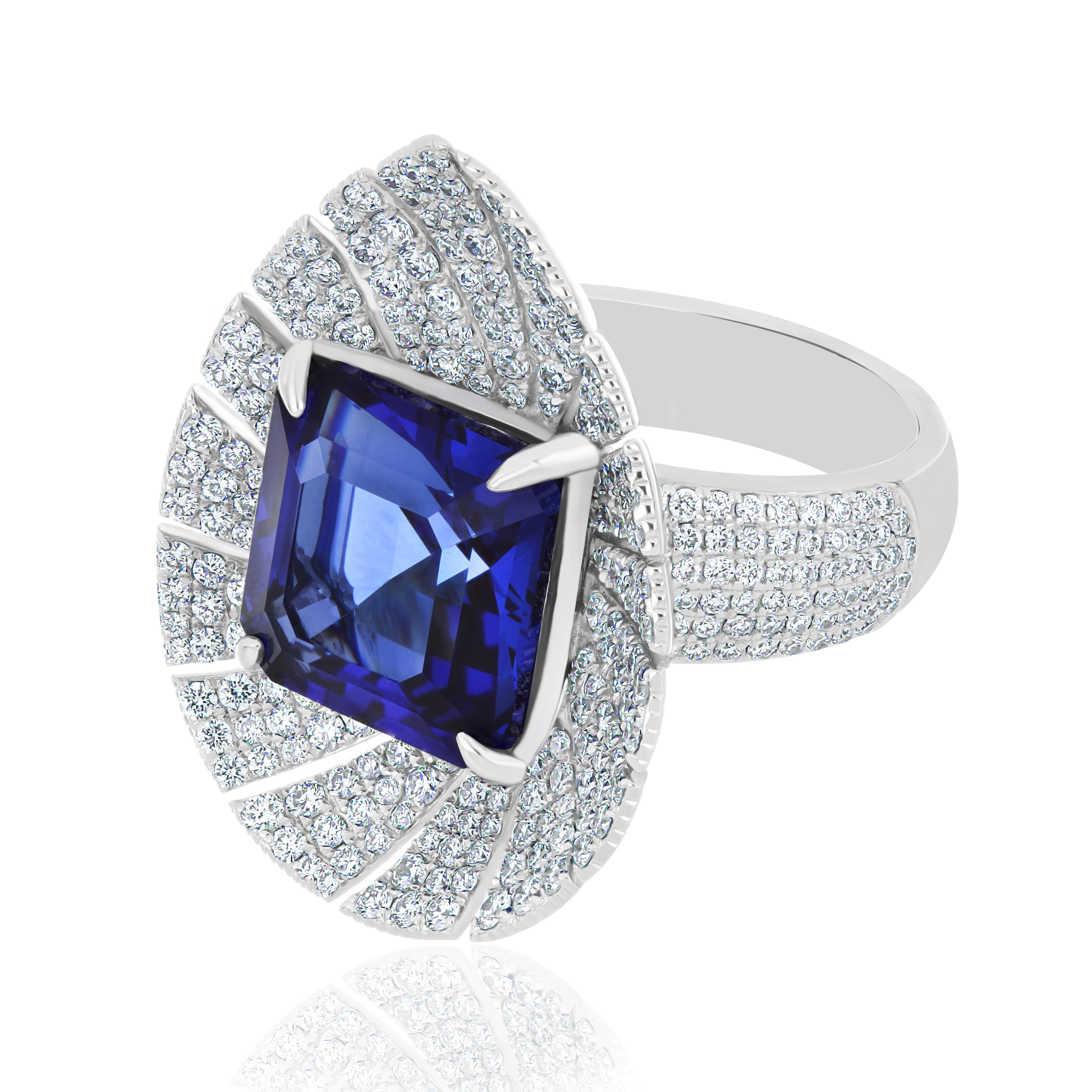 Octagon Cut Tanzanite & Diamond Studded Ring in 18Karat White Gold Hand-craft Beautiful Ring For Sale