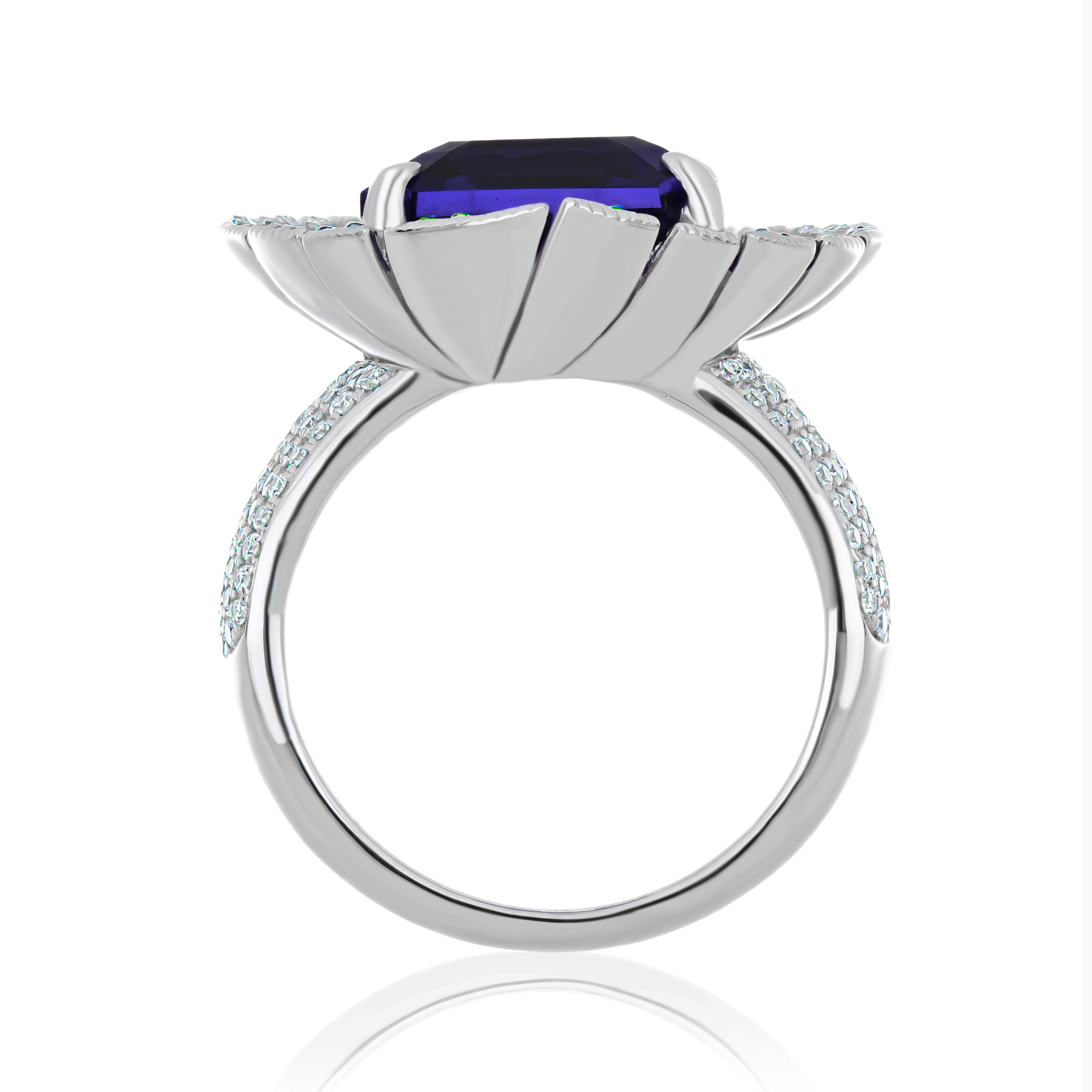 Bague en or blanc 18 carats sertie de tanzanites et de diamants Belle bague en or blanc 18 carats Craft en vente 1