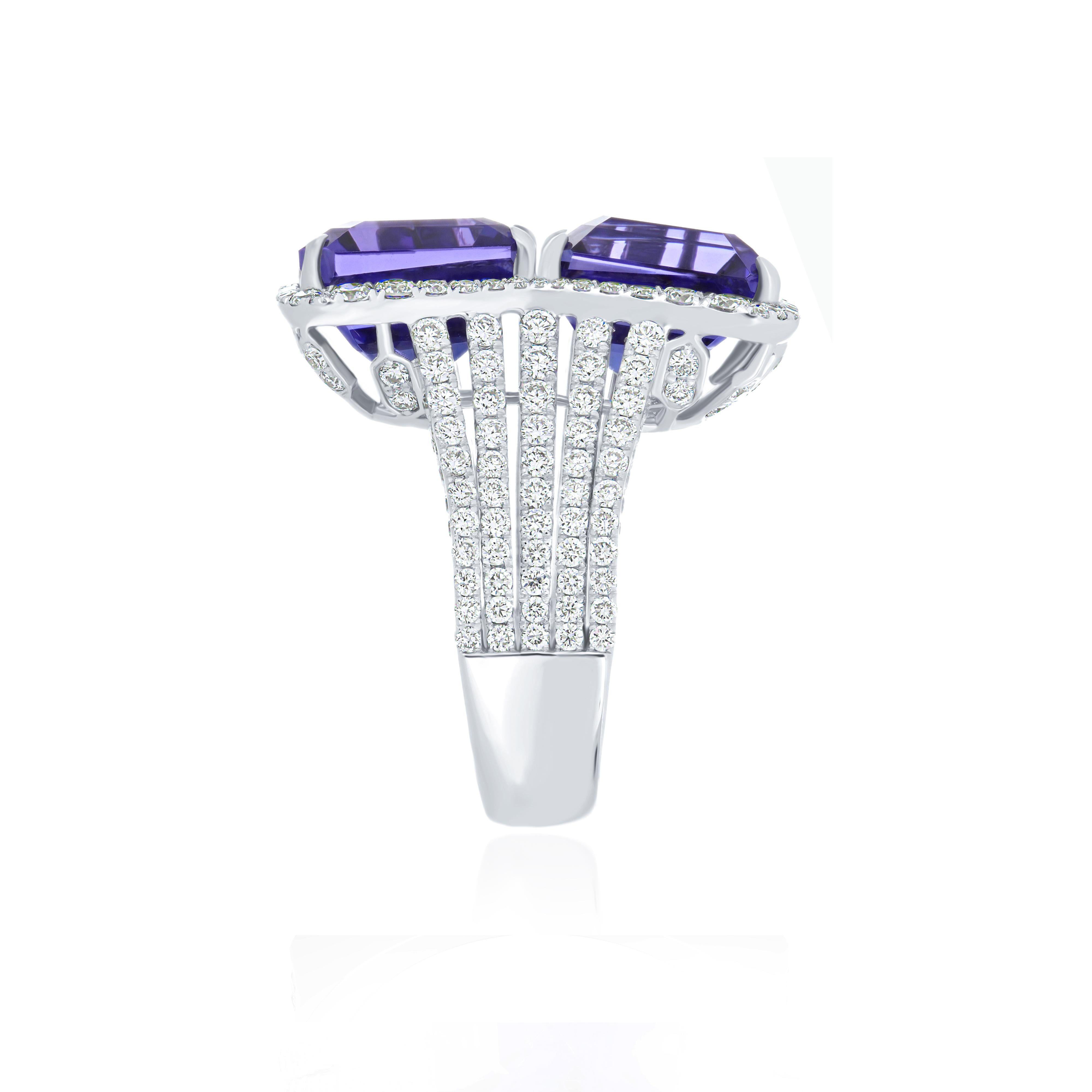 Tanzanite & Diamond Studded Ring in 18Karat White Gold Beautiful Hand-craft Ring In New Condition For Sale In JAIPUR, IN