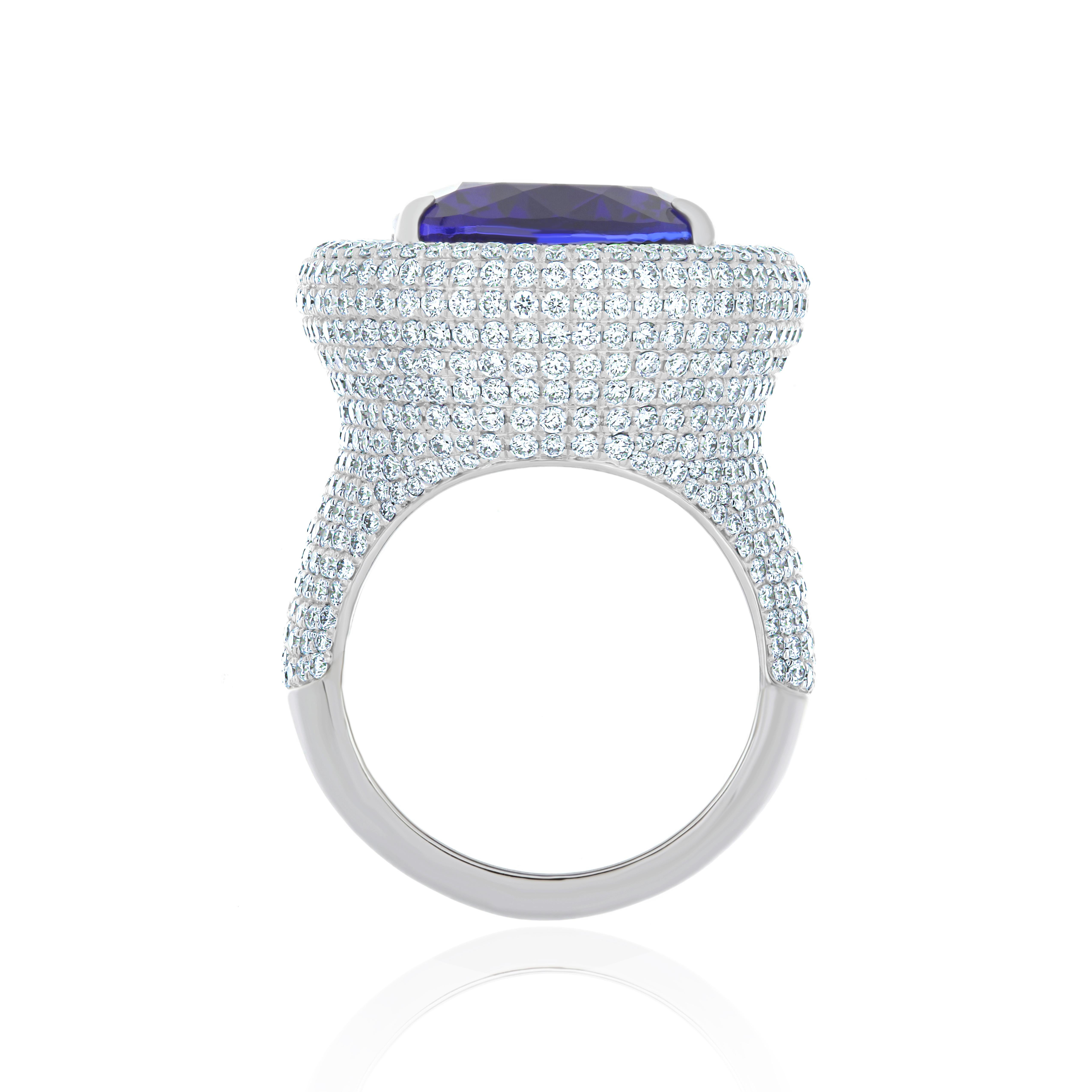 Women's Tanzanite & Diamond Studded Ring in 18 Karat White Gold For Sale