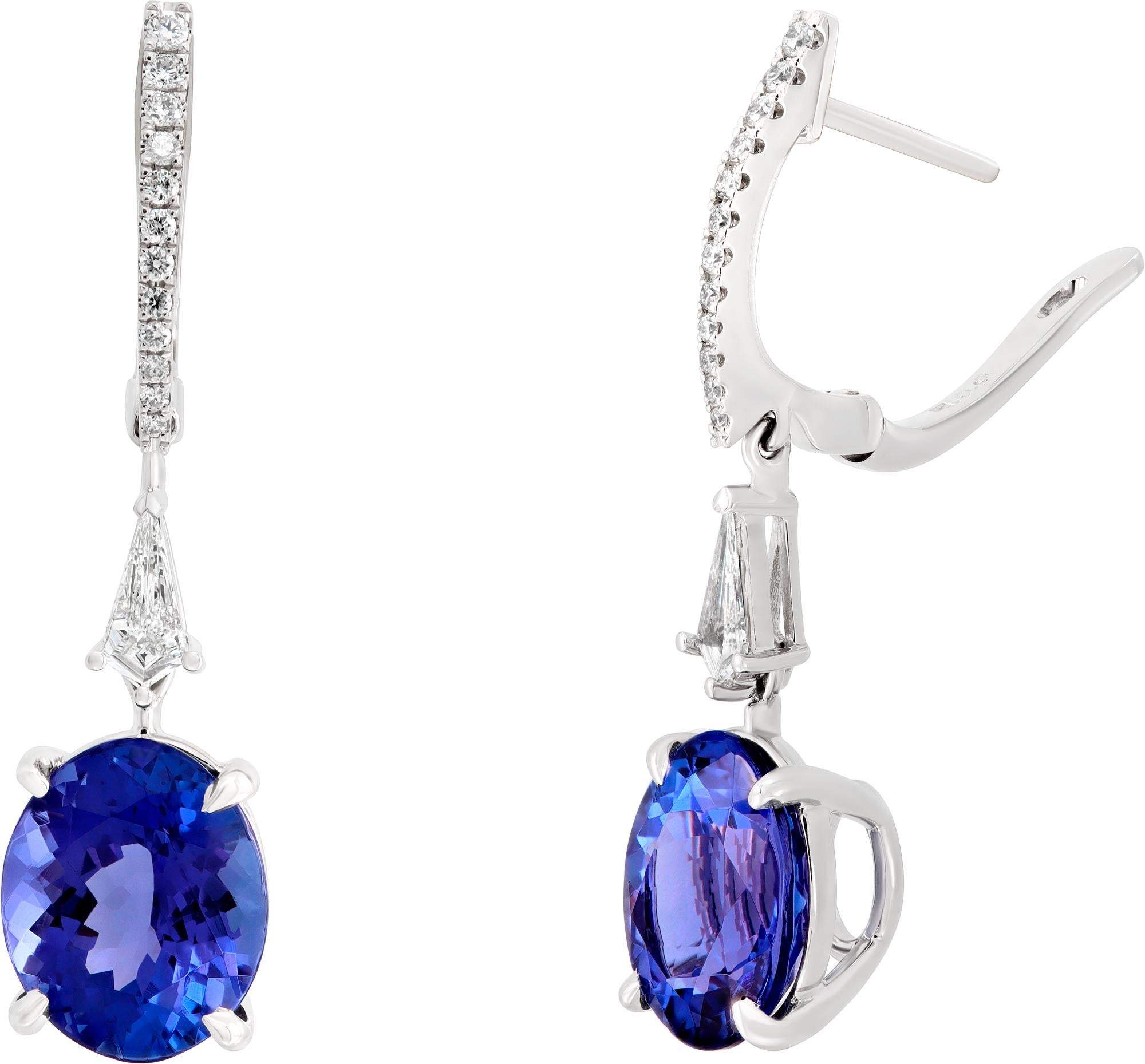 Orecchini in oro bianco con tanzanite e diamanti In condizioni ottime in vendita a Surfside, FL