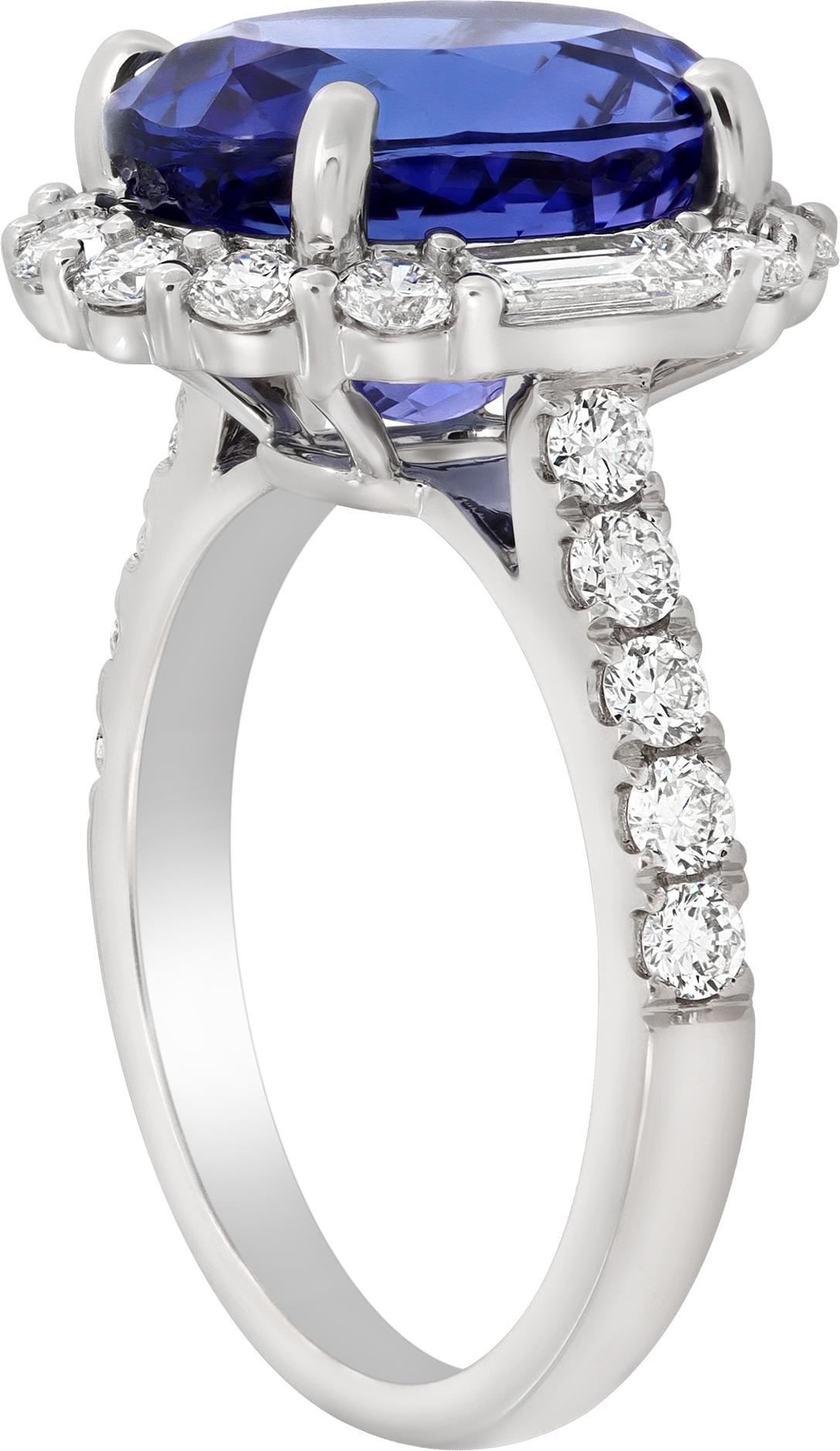 Tanzanite & Diamond White Gold Ring In Excellent Condition For Sale In Surfside, FL