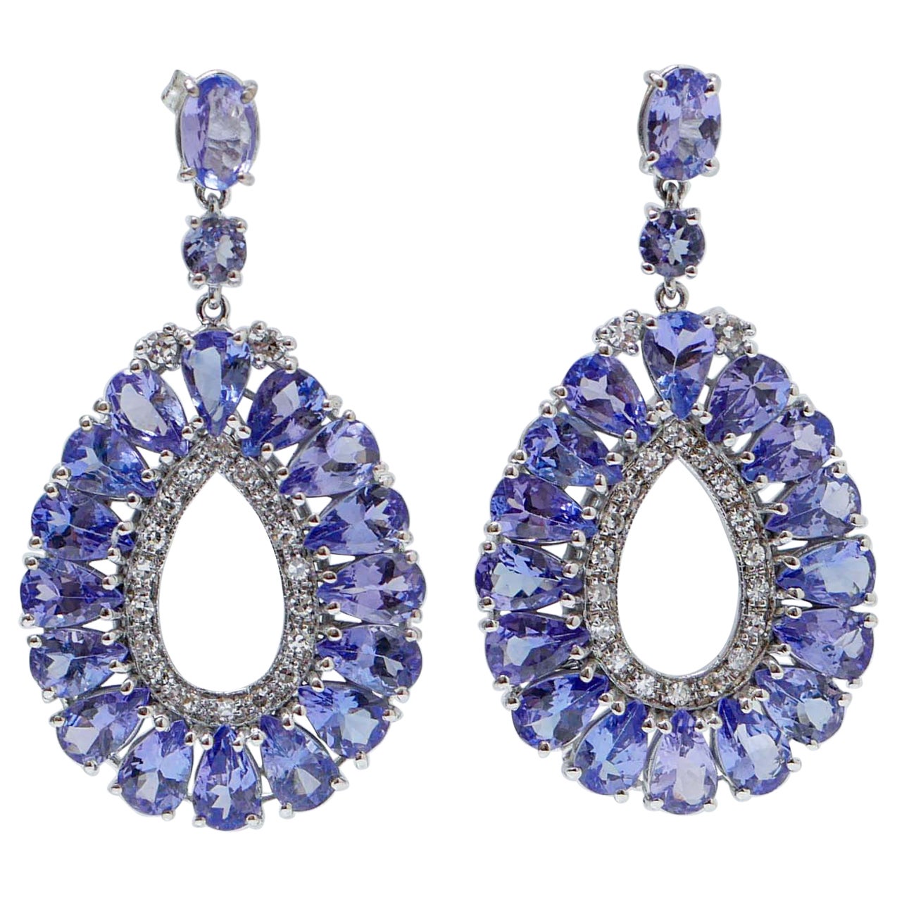 Boucles d'oreilles pendantes en or blanc 14 carats, Tanzanite, diamants.