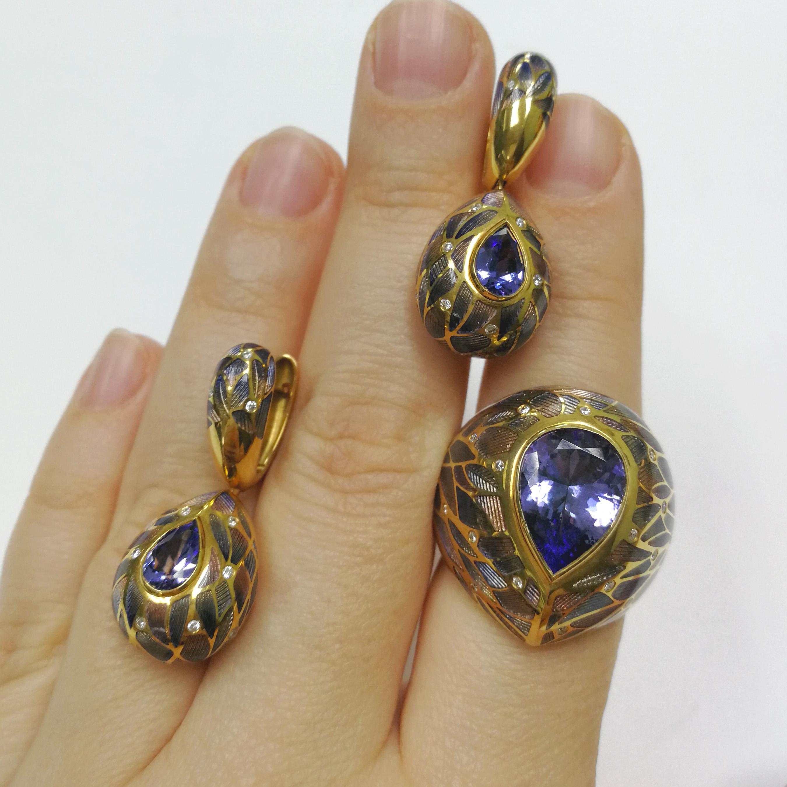Tanzanite Diamonds 18 Karat Yellow Gold Four Seasons Suite
Suite from the Four Seasons Collection is more like a transition from autumn to winter. The patterns on Yellow 18 Karat Gold are made from specially selected shades of Enamel to show the