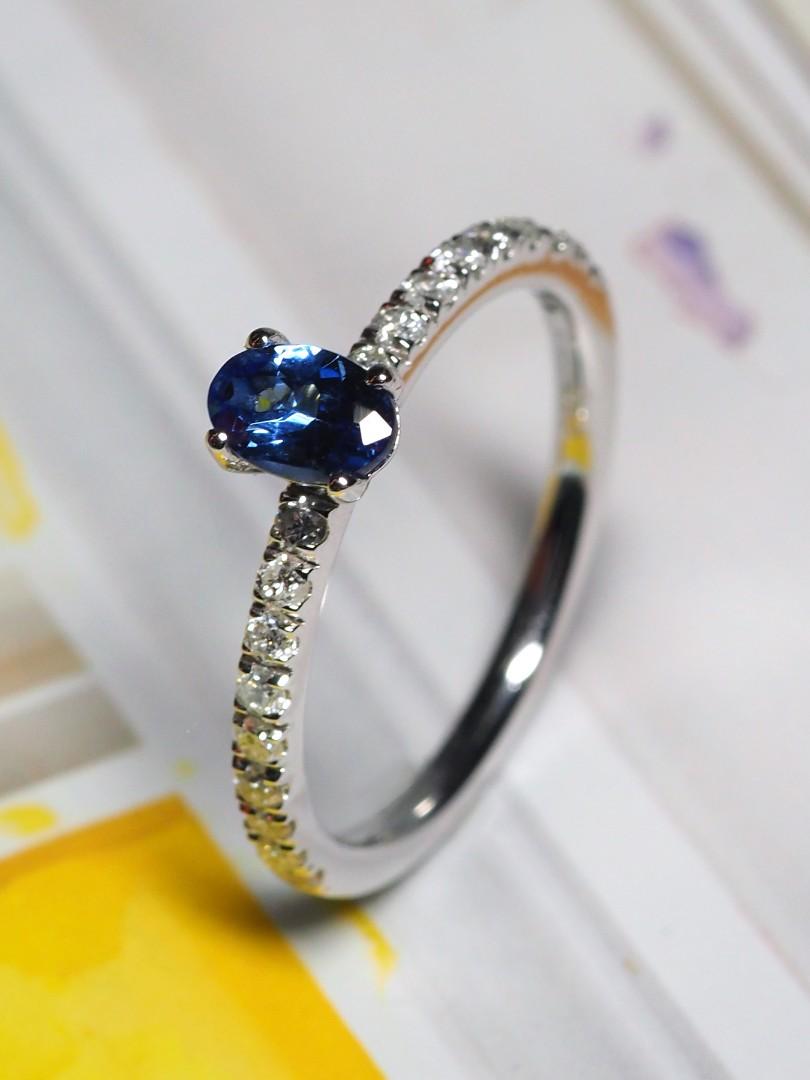 Tanzanite Diamonds Gold Ring Vivid Blue Oval Cut Engagement ring For Sale 2