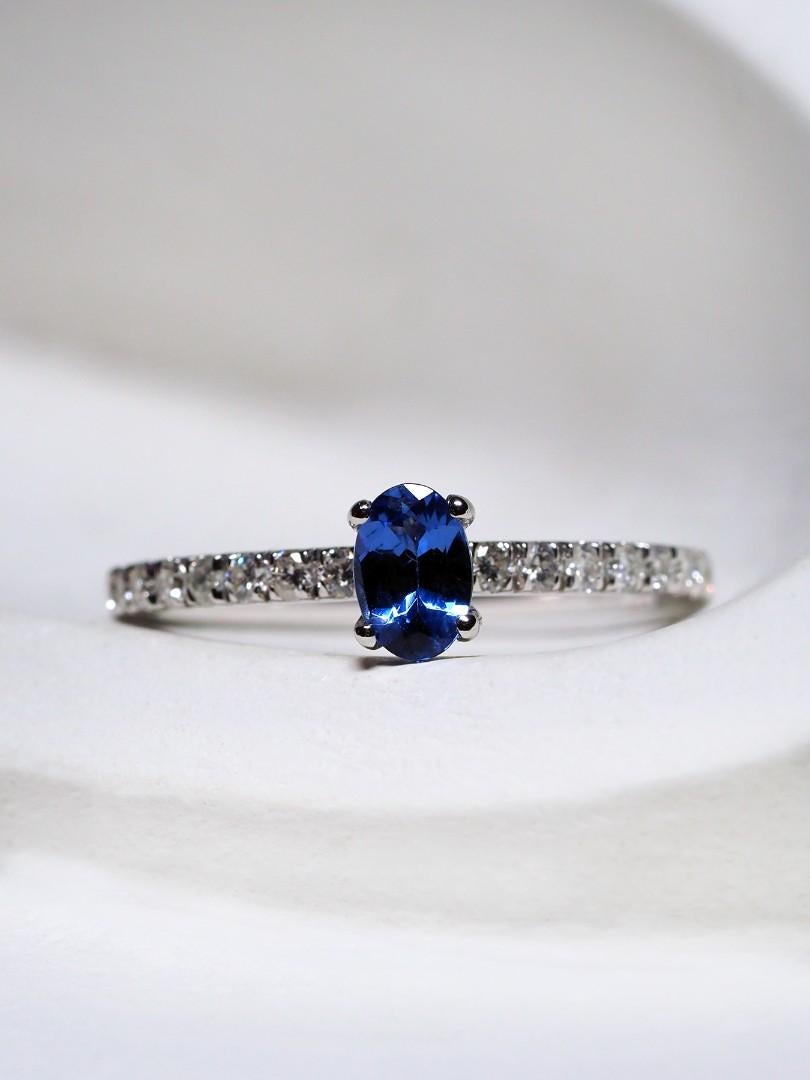 Art Deco Tanzanite Diamonds Gold Ring Vivid Blue Oval Cut Engagement ring For Sale