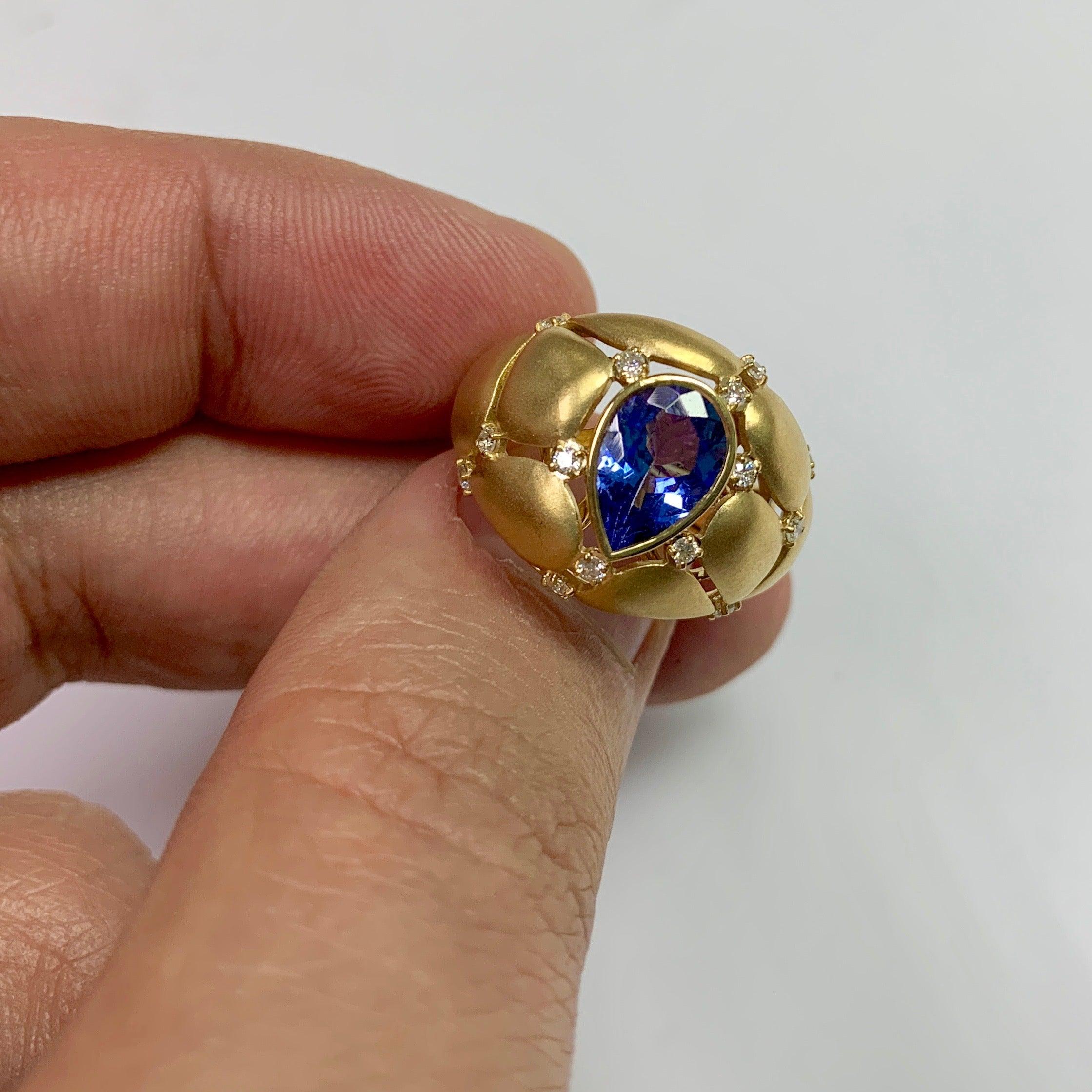 Tanzanite Diamonds White 18 Karat Yellow Gold Ring 3
