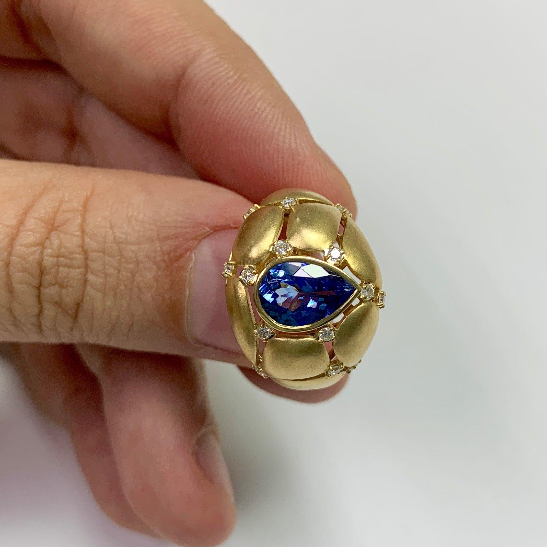 Tanzanite Diamonds White 18 Karat Yellow Gold Ring 4