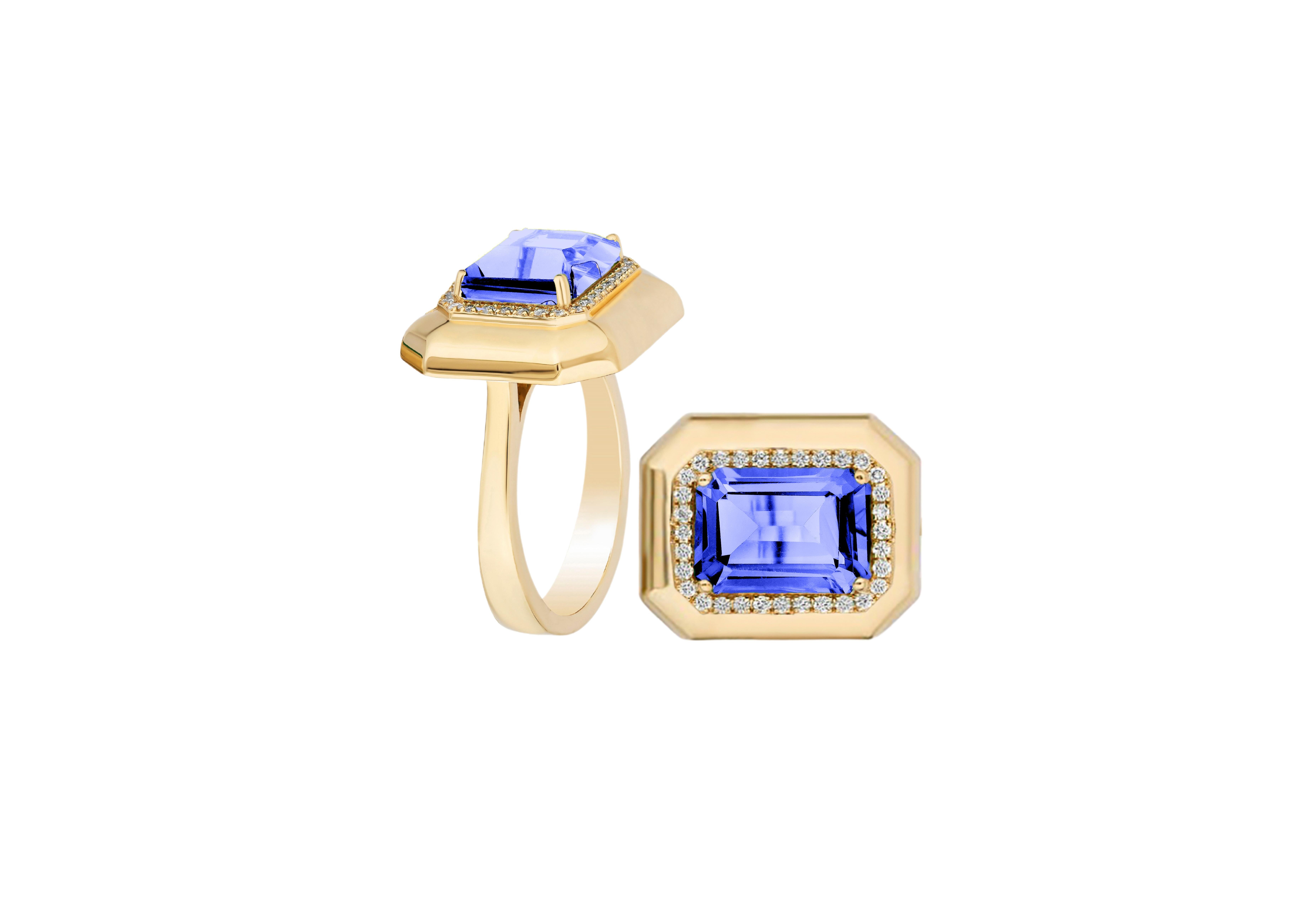 For Sale:  Tanzanite Emerald Cut Ring With Diamonds In 18K Yellow Gold 3