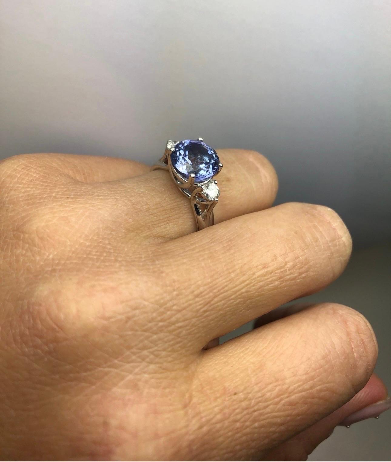 Anello di fidanzamento con tanzanite in oro 18KT rara tanzanite di colore intenso In condizioni Nuovo in vendita a Boca Raton, FL
