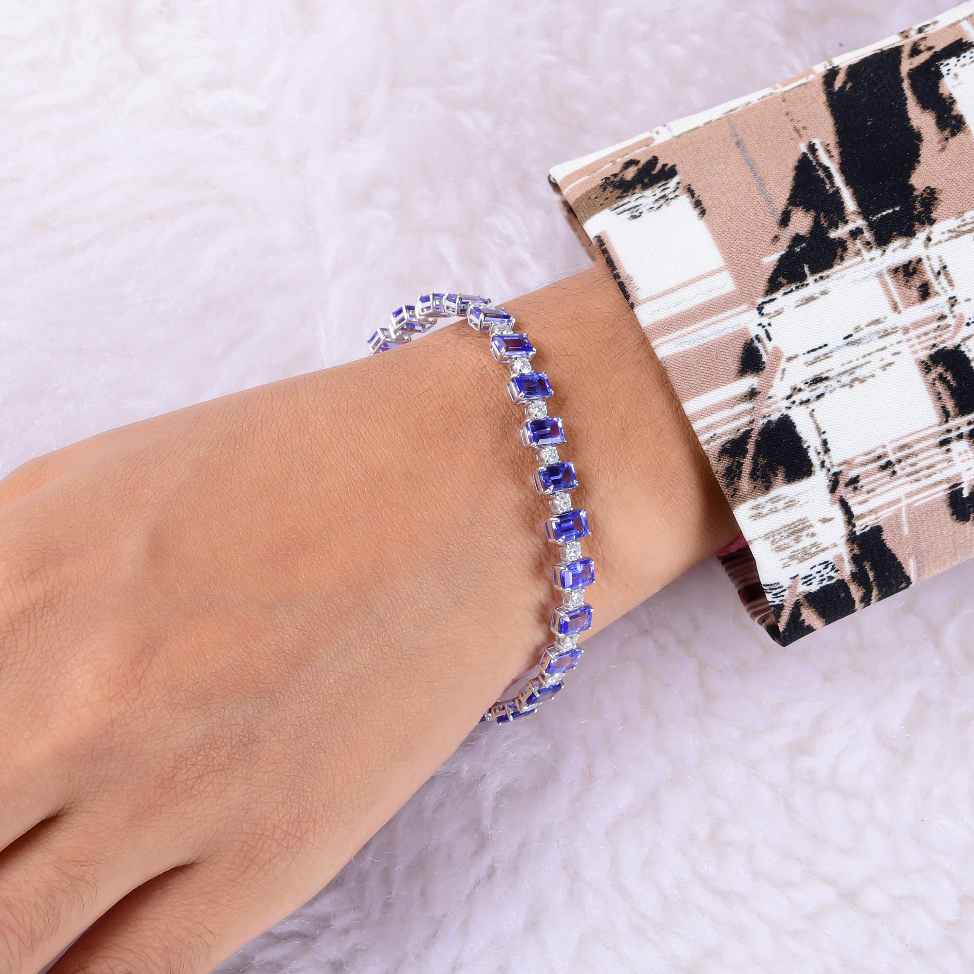 Emerald Cut Tanzanite Gemstone Bracelet SI/H Round Brilliant Cut Diamond 18 Karat White Gold For Sale