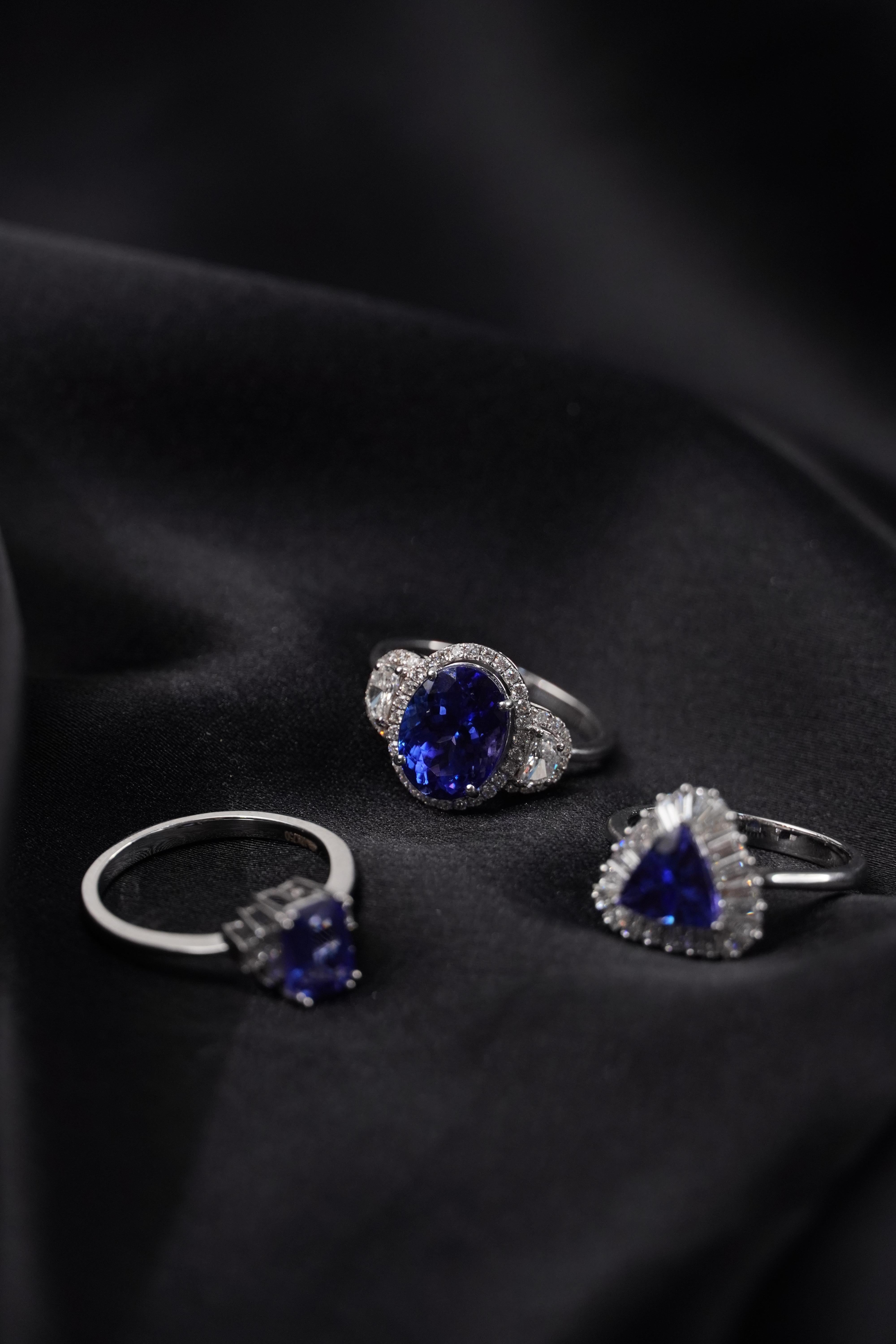 For Sale:  Tanzanite Gemstone Diamond Cocktail Ring in 18K White Gold 8