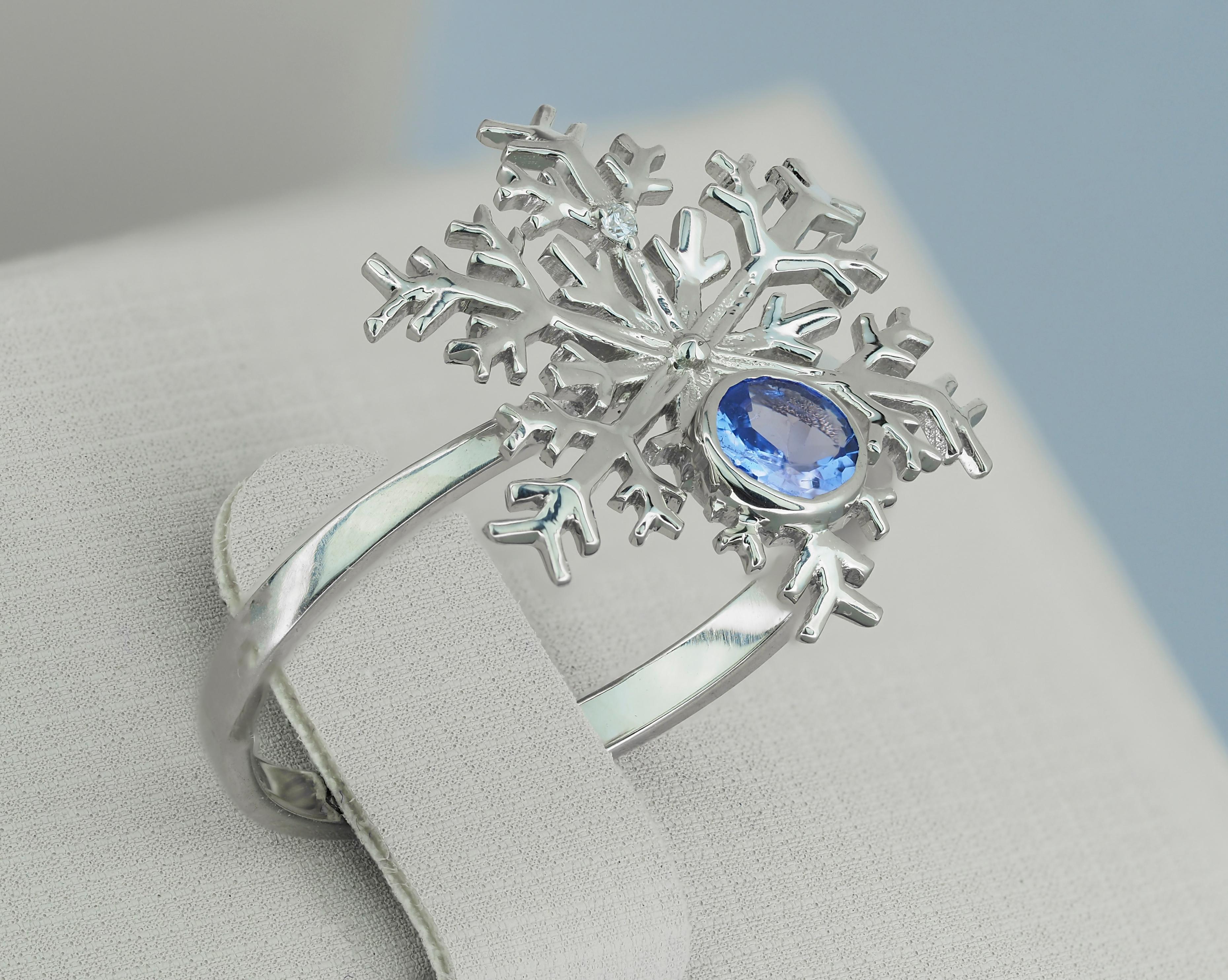 Round Cut Tanzanite gold ring. Snowflake 14 karat Gold Ring with Tanzanite and Diamonds.