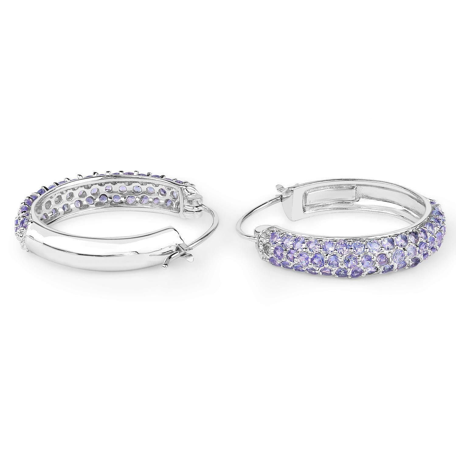 Orecchini a cerchio con tanzanite 3 carati in argento placcato in rodio In condizioni ottime in vendita a Punta Gorda, FL