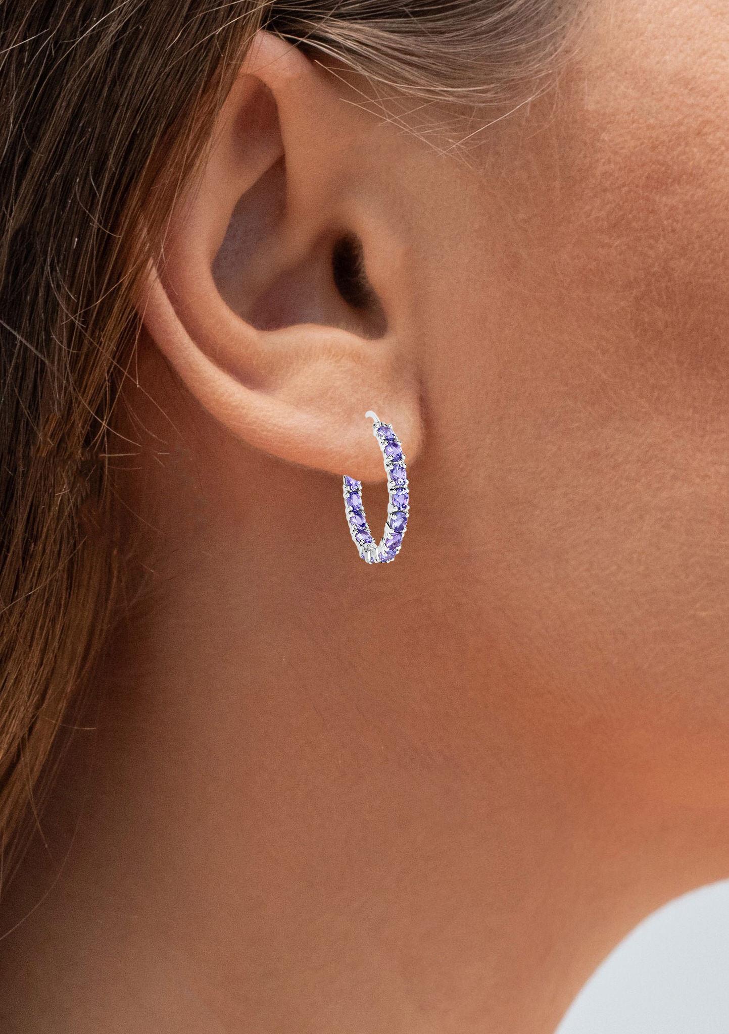 Taglio rotondo Orecchini a cerchio con tanzanite 5,08 carati A. Silver in vendita