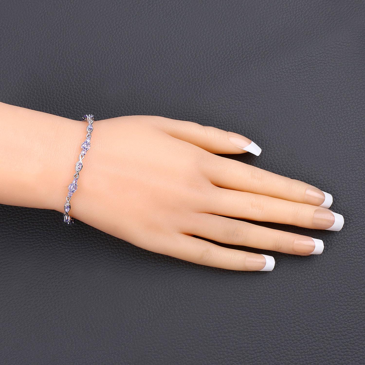 Contemporaneo Bracciale Infinity A Link con tanzanite taglio marquise 3,19 carati - Argento in vendita