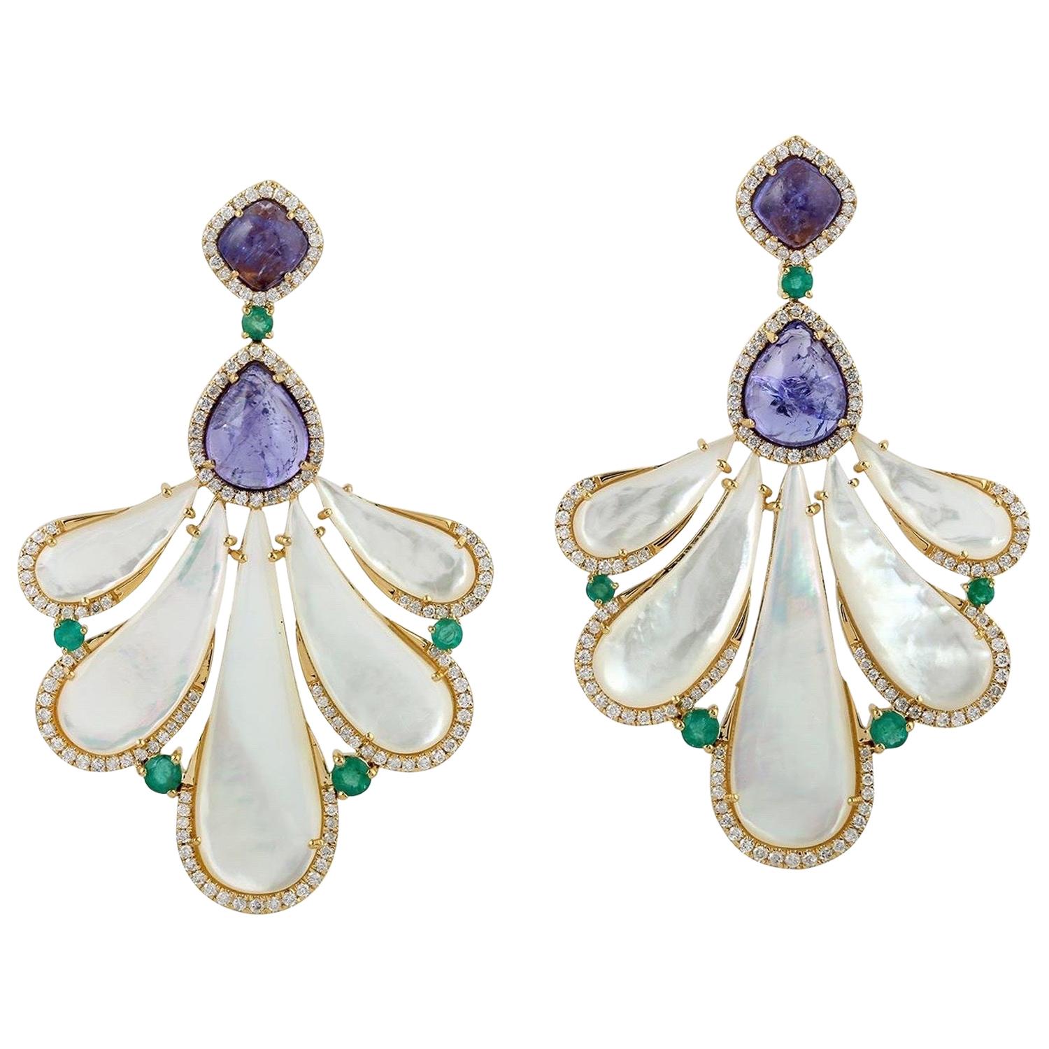 Boucles d'oreilles en or 18 carats avec tanzanite, nacre et diamant