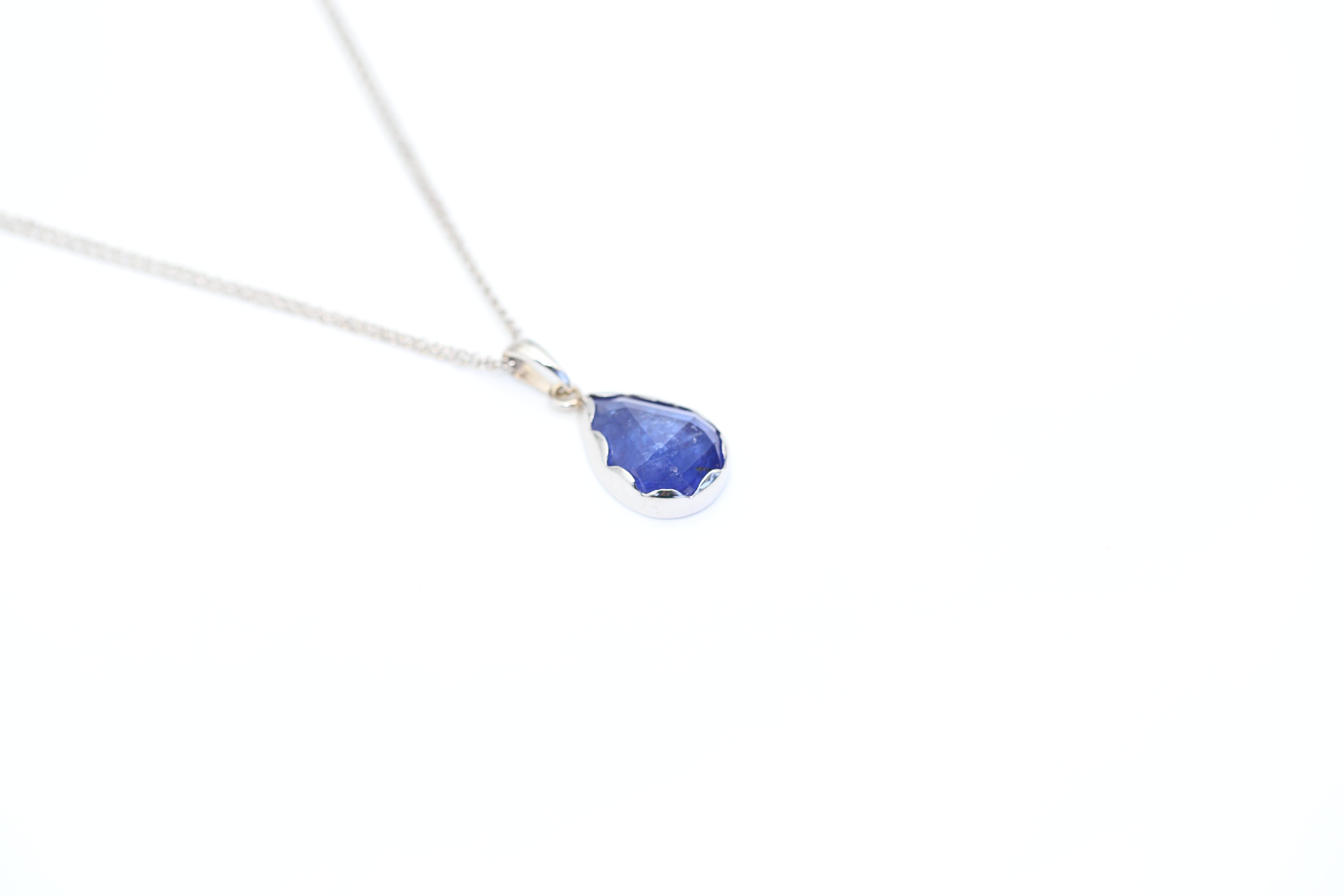 Tanzanite Natural Pendant White Gold Chain Italy, 2020 In Good Condition For Sale In Herzelia, Tel Aviv