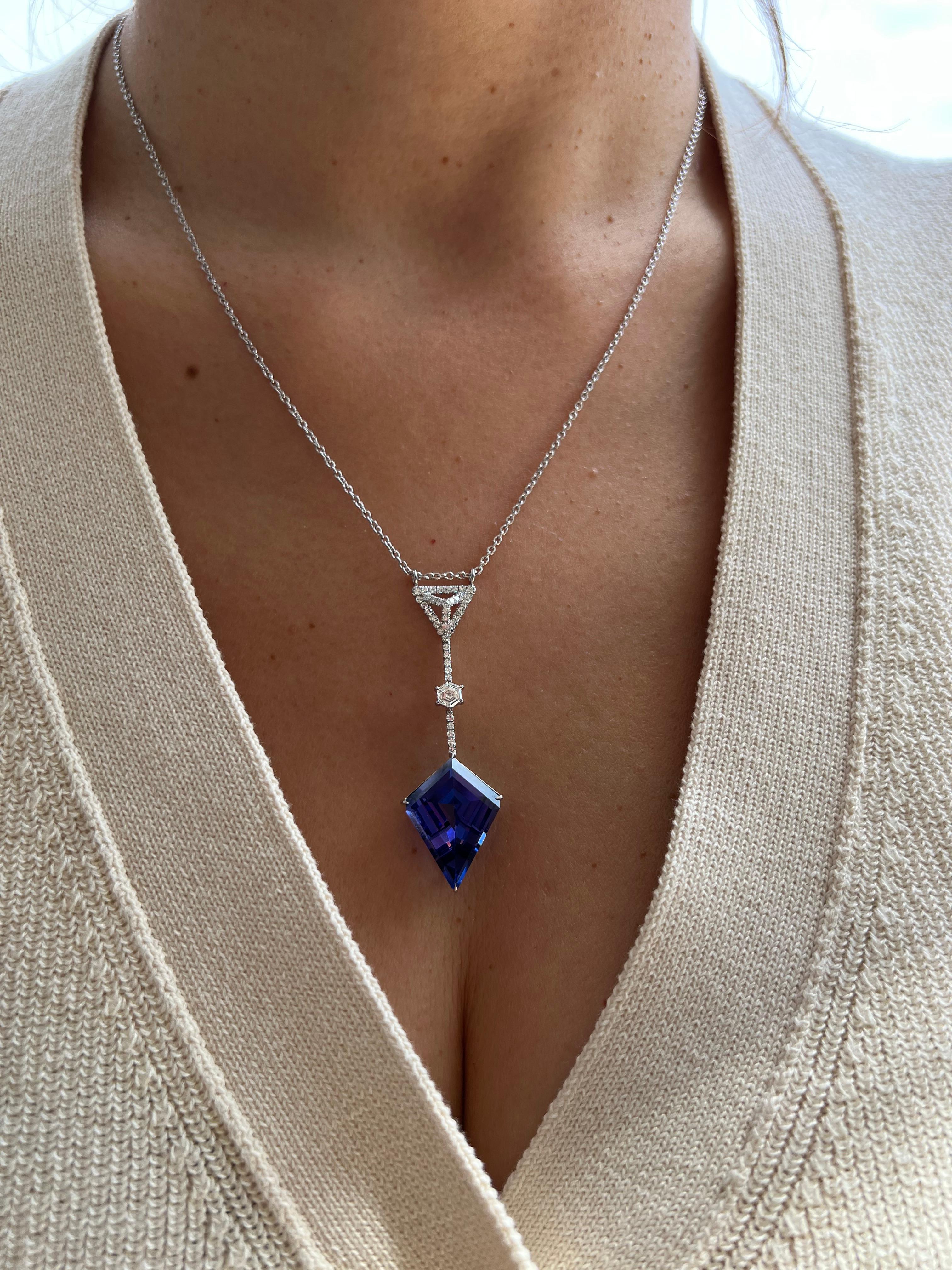 Tanzanite Necklace 8.78 Carat Shield In New Condition For Sale In Beverly Hills, CA