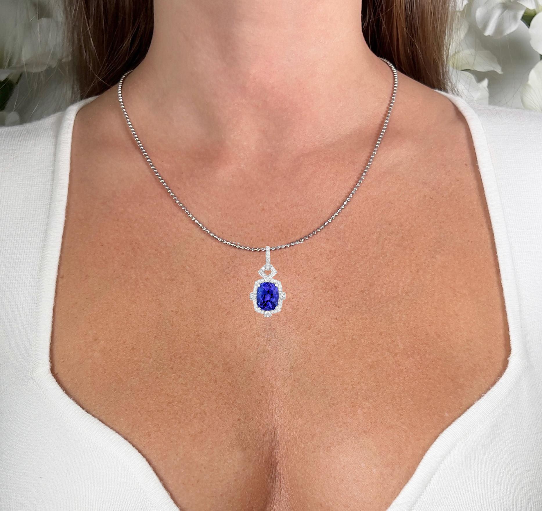 It comes with the Gemological Appraisal by GIA GG/AJP
All Gemstones are Natural
Radiant Tanzanite = 2.53 Carat
39 Round Diamonds = 0.21 Carats
Metal: 14K White Gold
Pendant Dimensions: 23 x 12 mm
