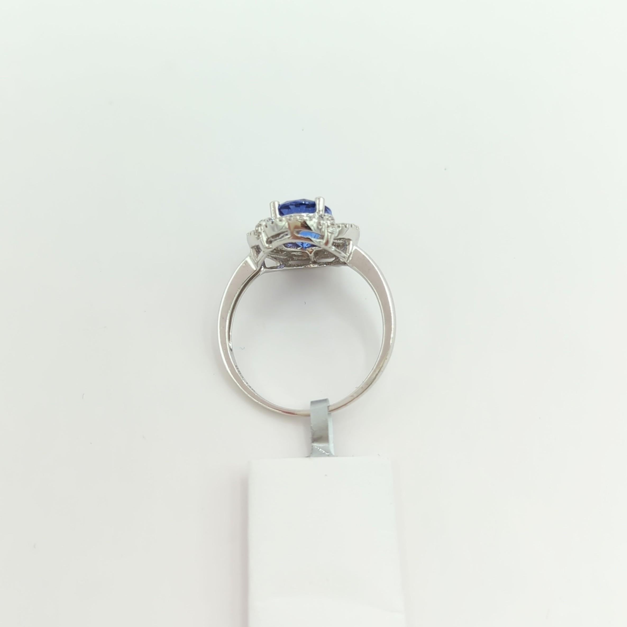 Tanzanite Oval and White Diamond Cocktail Ring in 14 Karat White Gold For Sale 3