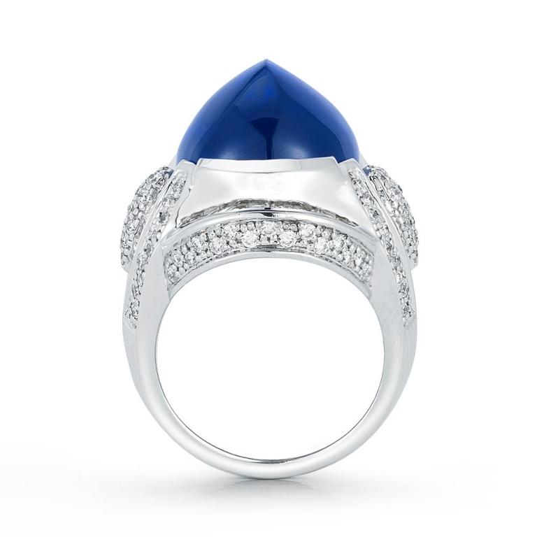 Modern Tanzanite Oval Cabochon Ring For Sale