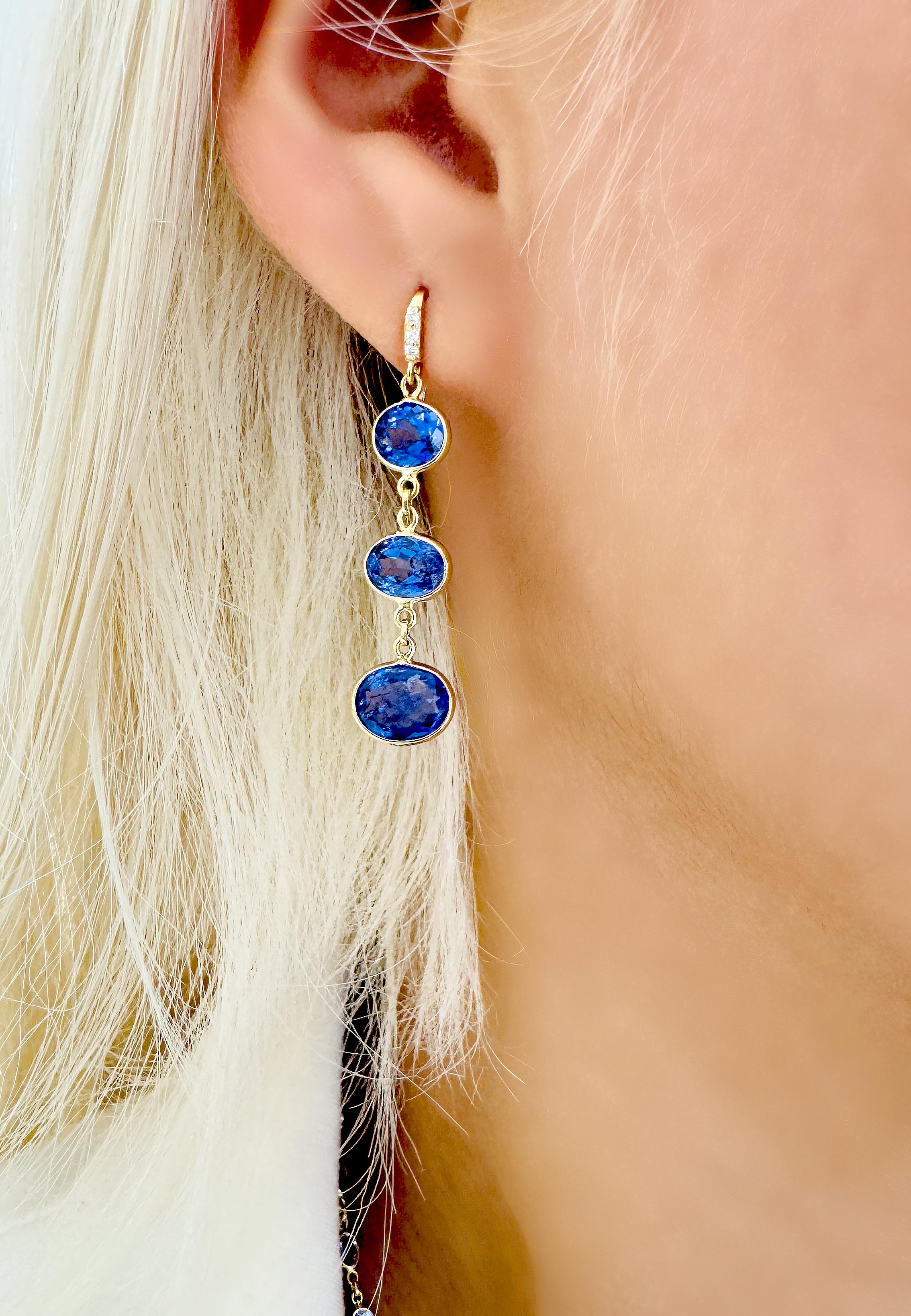 I bellissimi orecchini Tresor presentano 5,04 carati di tanzanite e 0,05 carati di diamante. L'orecchino è un'ode alla bellezza lussuosa e classica con pietre scintillanti e tonalità femminili. Il loro design contemporaneo e moderno li rende