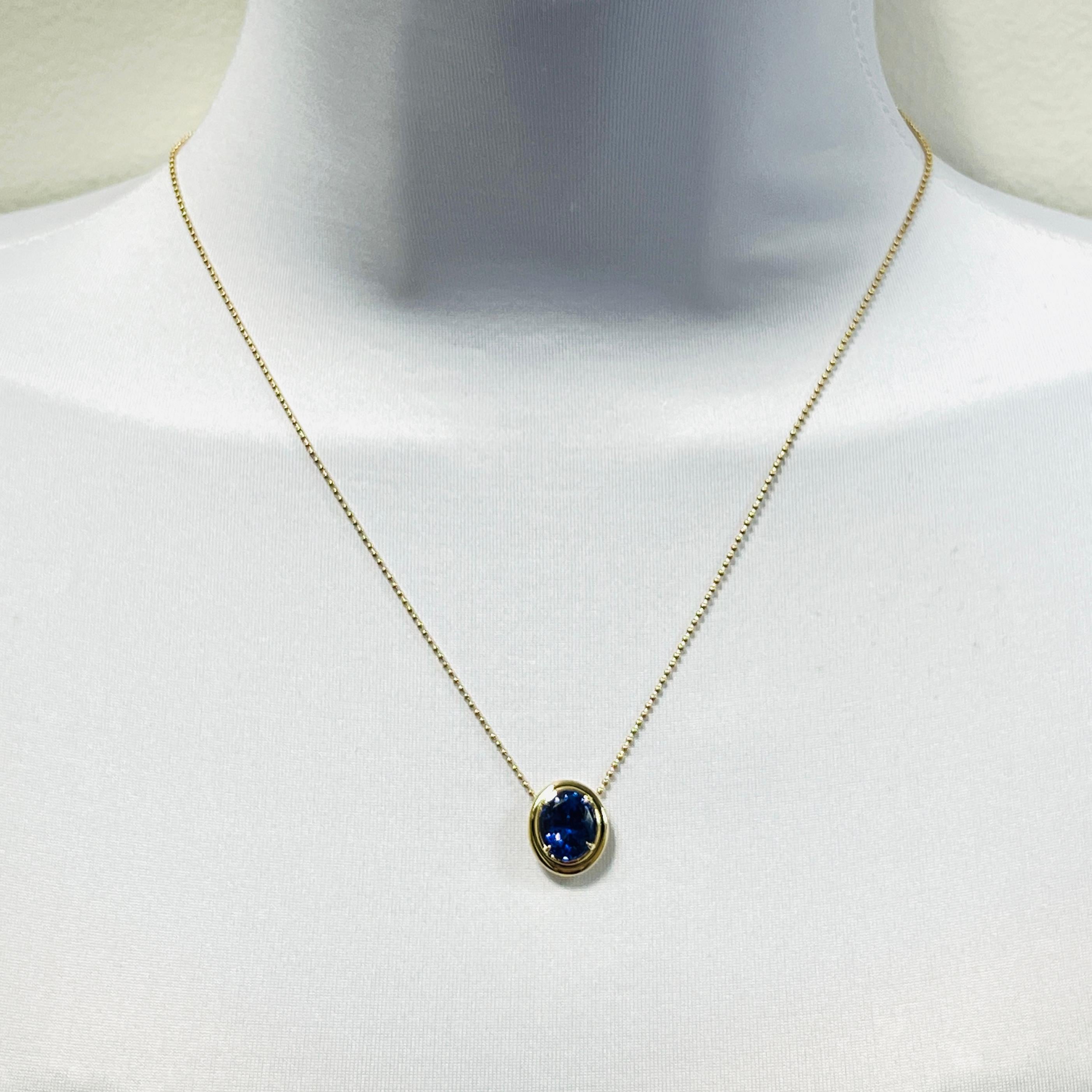 Taglio ovale Tanzanite Oval Pendant in 14K Yellow Gold Ball Chain in vendita