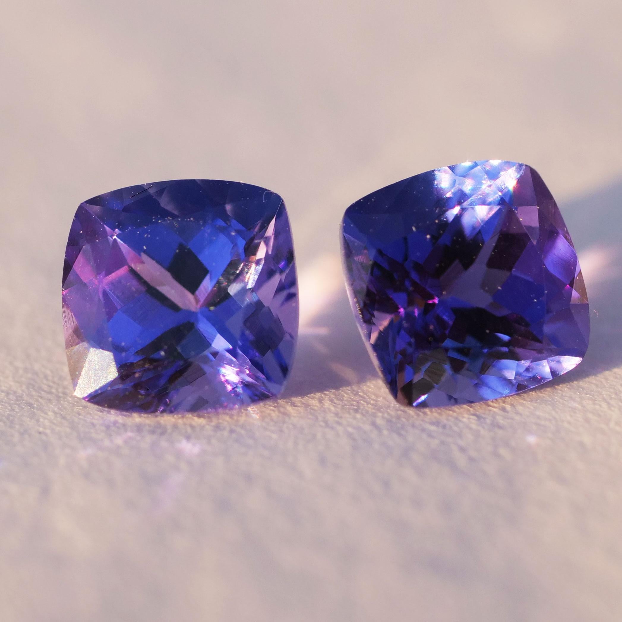 Create your own earrings, this pair of very fine tanzanites can be a amazing jewelry, 2 tanzanites with 6 x 6 mm, 4,9 mm deep, AAA+, square cut, color blue with a flush violet, eye clean, brilliance very good, cut very good, total 2.91 ct