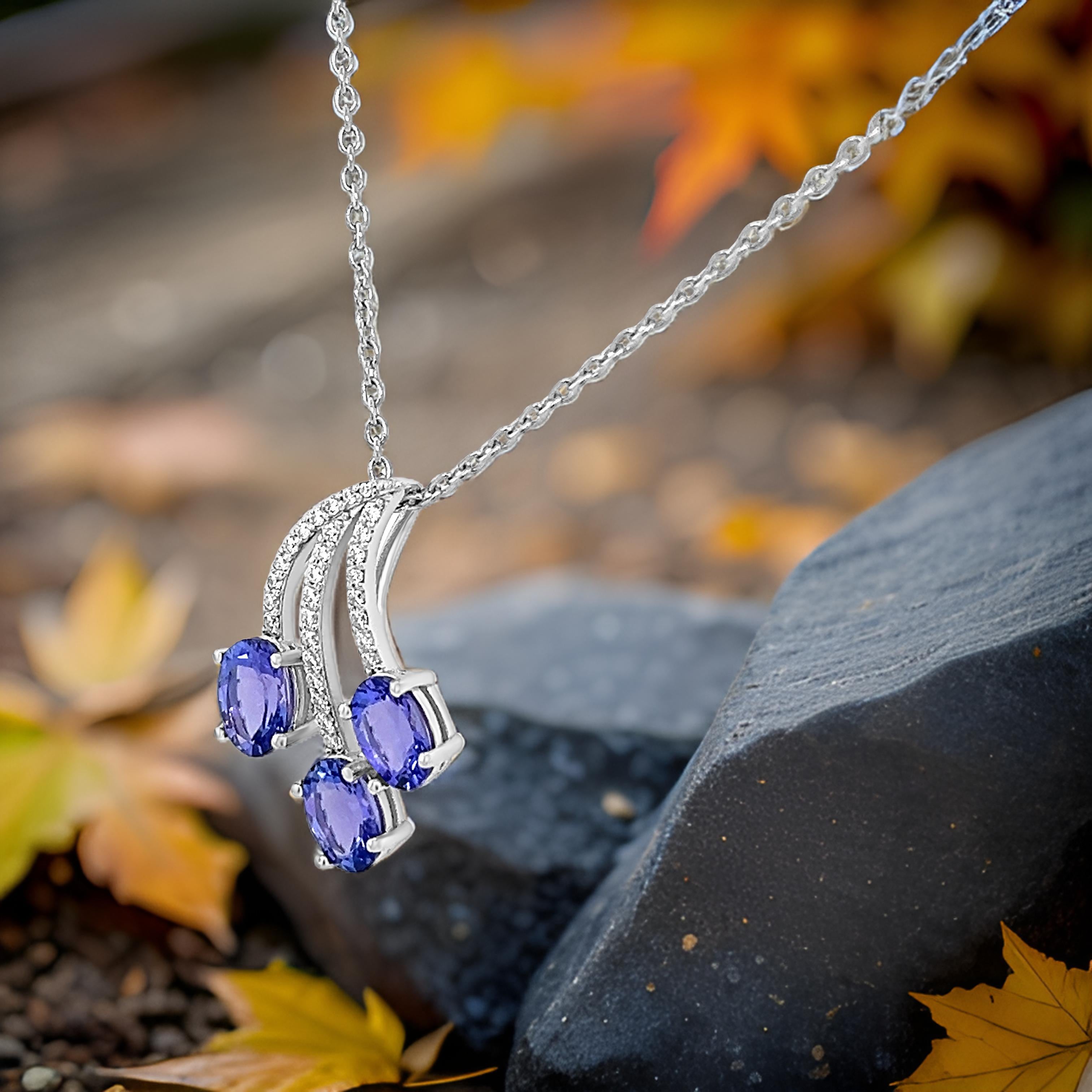 Art Deco 925 Sterling Silver Natural Tanzanite Three Stone Bridal Pendant Necklace Gift For Sale
