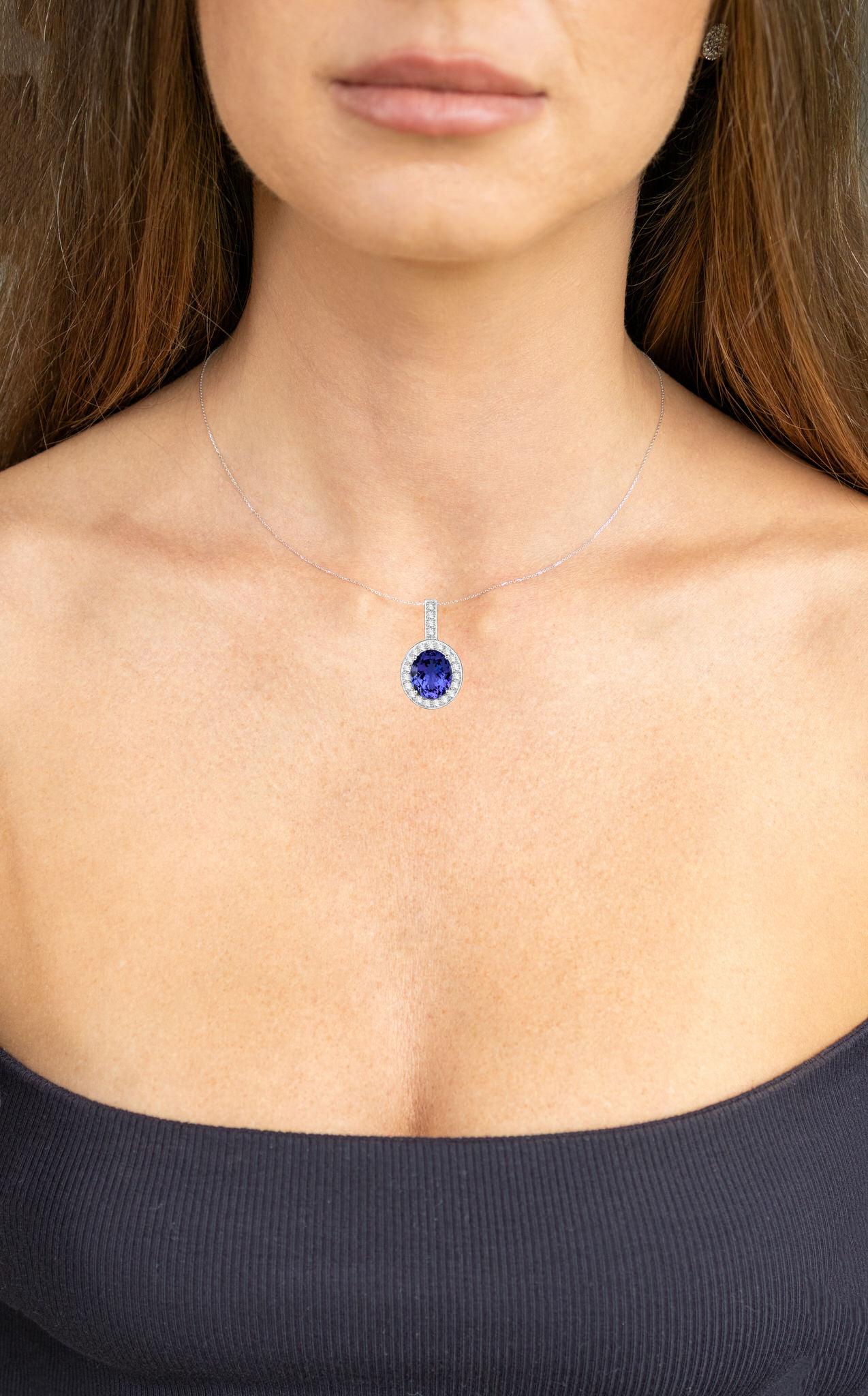 Oval Cut Tanzanite Pendant Necklace Diamond Setting 10.1 Carats 18K White Gold For Sale