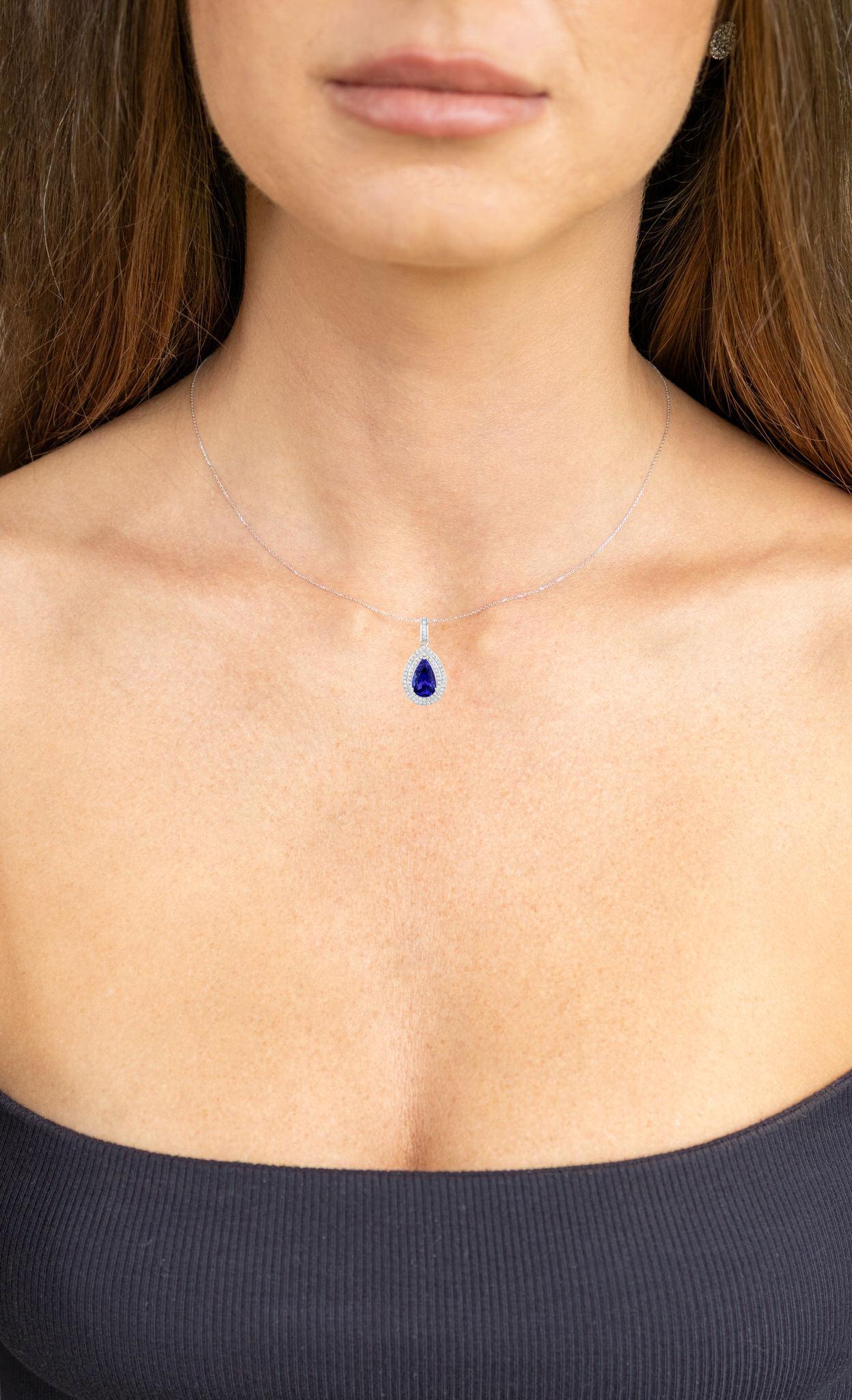 Taille poire Collier pendentif tanzanite serti de 2,65 carats de diamants en or blanc 14 carats en vente
