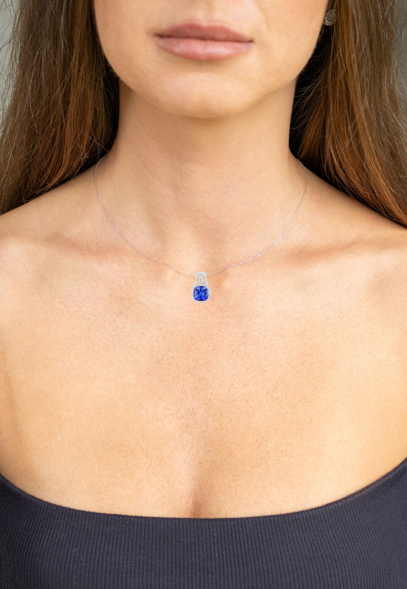 Contemporain Collier pendentif tanzanite diamants 4,29 carats or blanc 14 carats en vente