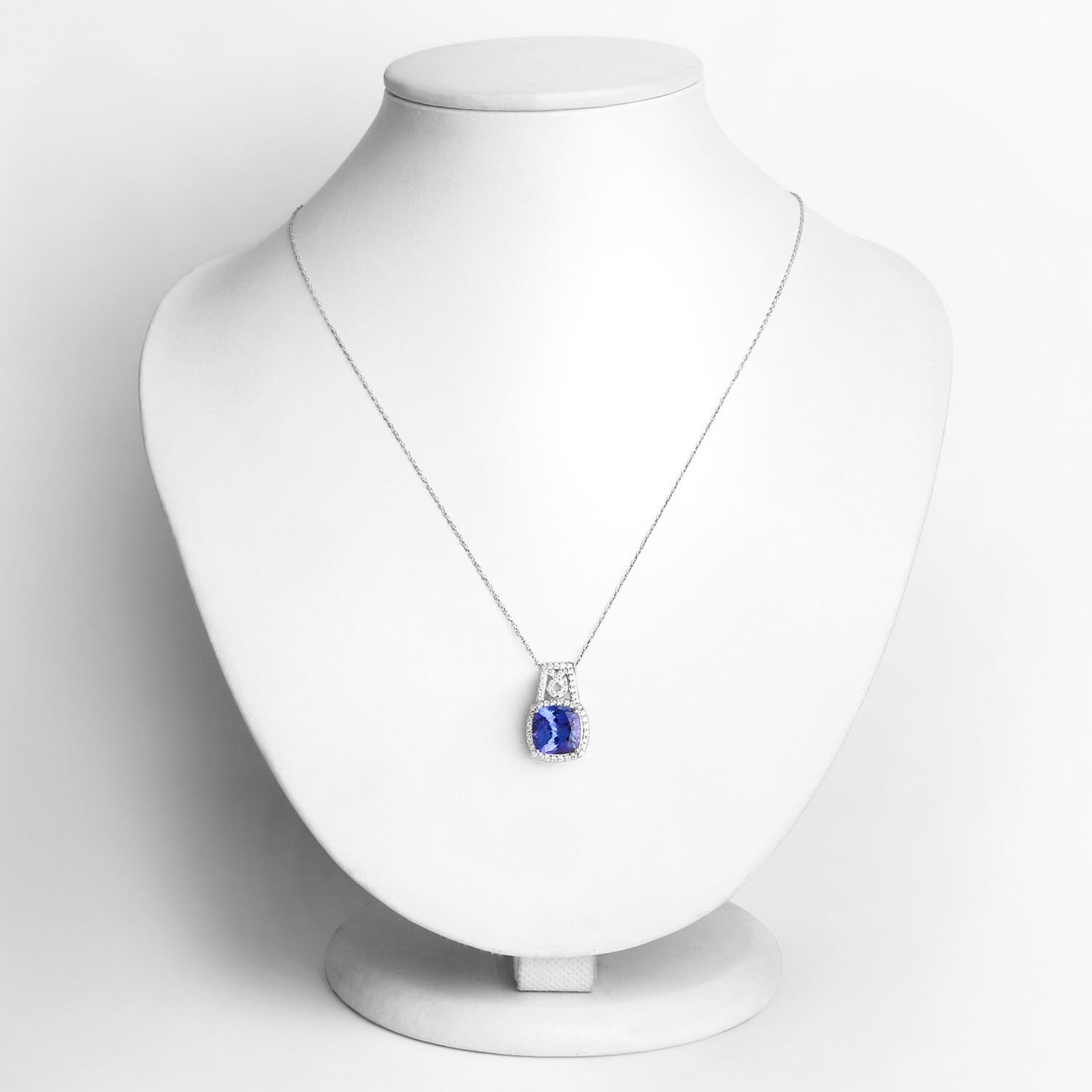 Taille coussin Collier pendentif tanzanite diamants 4,29 carats or blanc 14 carats en vente