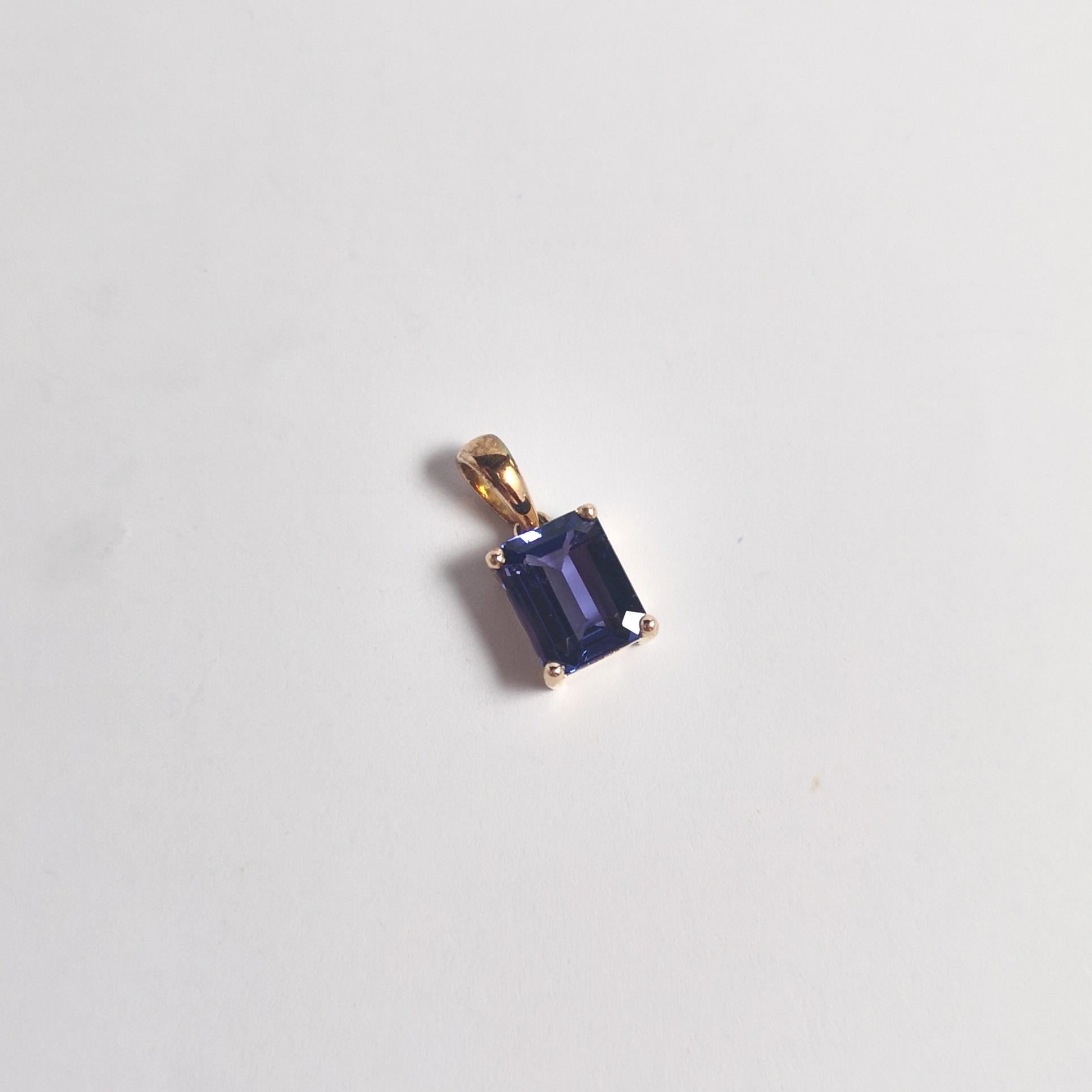 Ciondolo di tanzanite con montatura in oro rosa 18 carati in vendita 5