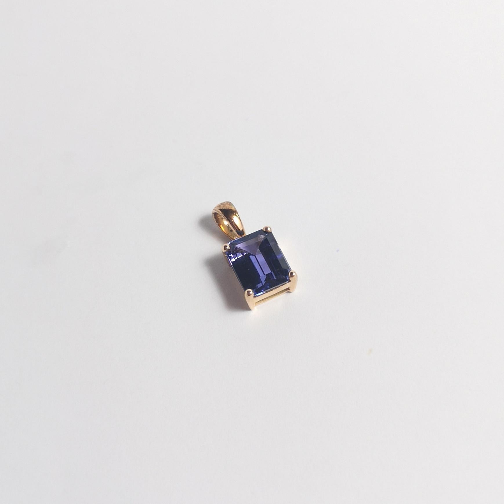 Ciondolo di tanzanite con montatura in oro rosa 18 carati in vendita 6