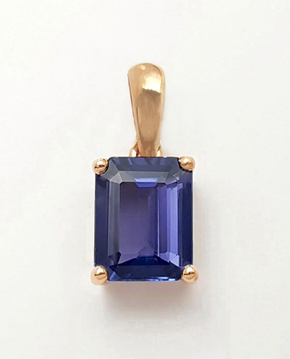 Contemporaneo Ciondolo di tanzanite con montatura in oro rosa 18 carati in vendita