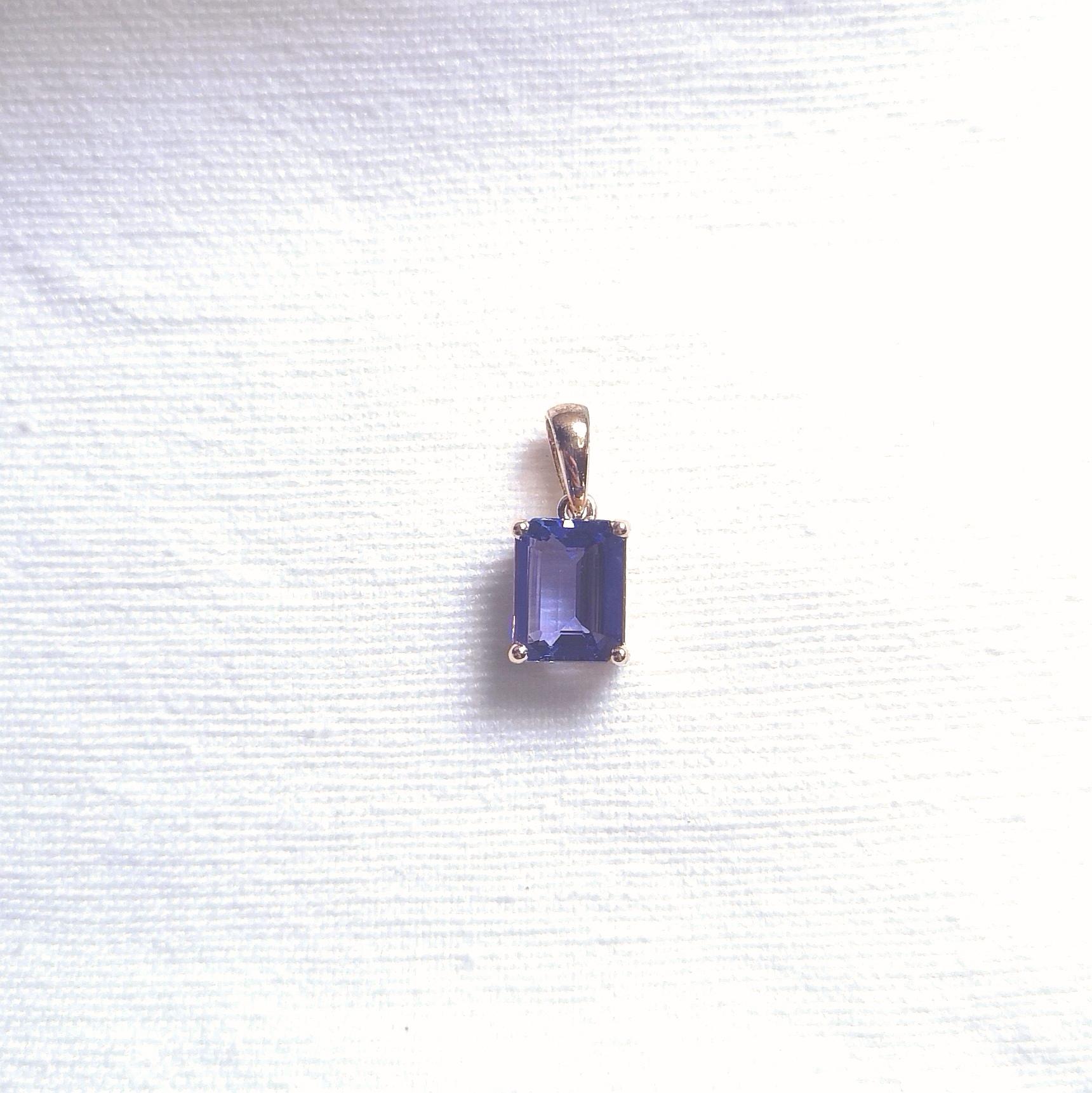 Ciondolo di tanzanite con montatura in oro rosa 18 carati in vendita 2