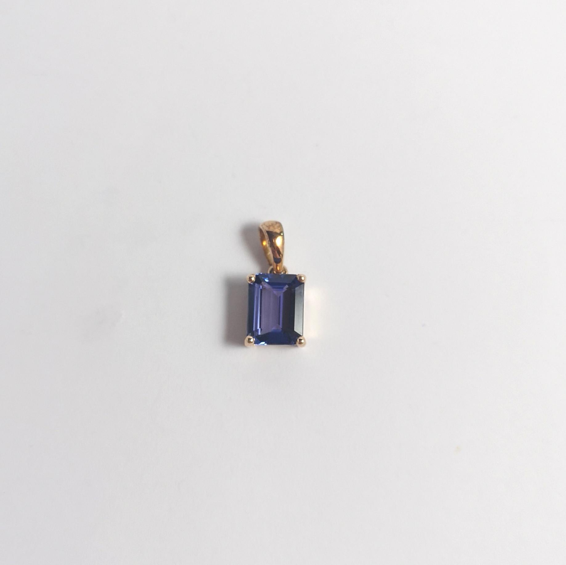 Ciondolo di tanzanite con montatura in oro rosa 18 carati in vendita 3