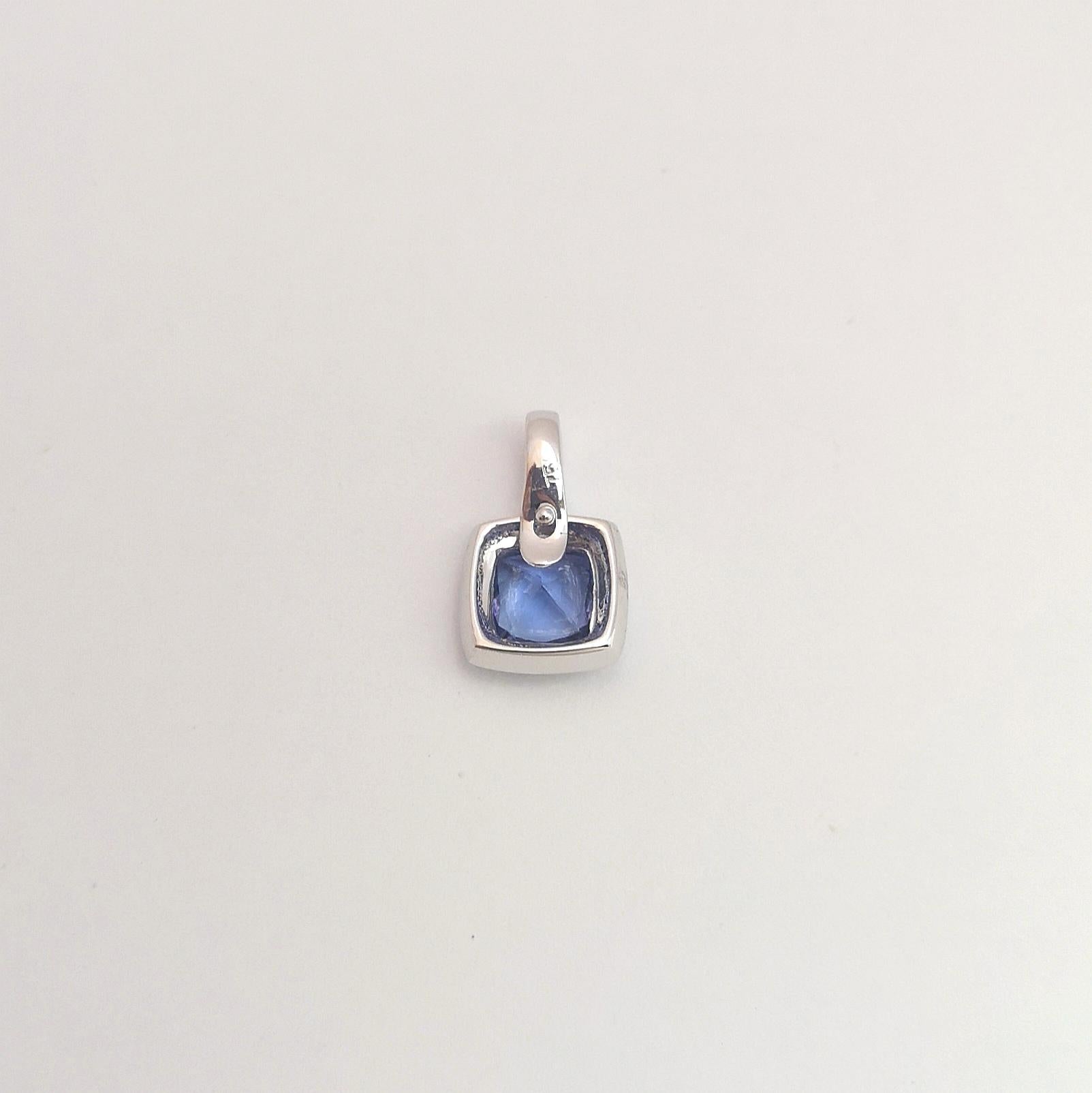 Ciondolo di tanzanite con montatura in oro bianco 18 carati in vendita 1