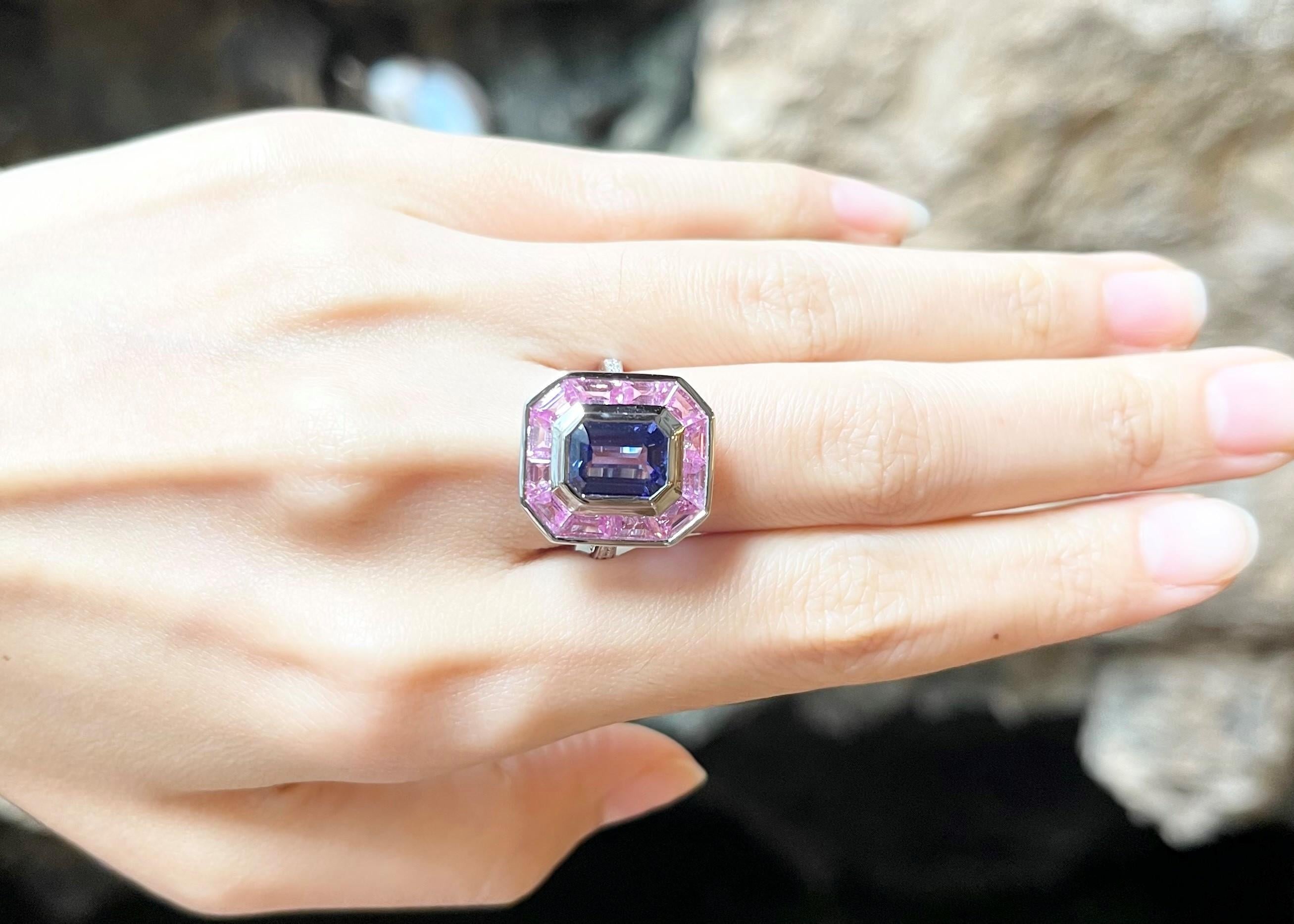 Tanzanite, Pink Sapphire and Diamond Ring set in 18K White Gold Settings In New Condition For Sale In Bangkok, TH
