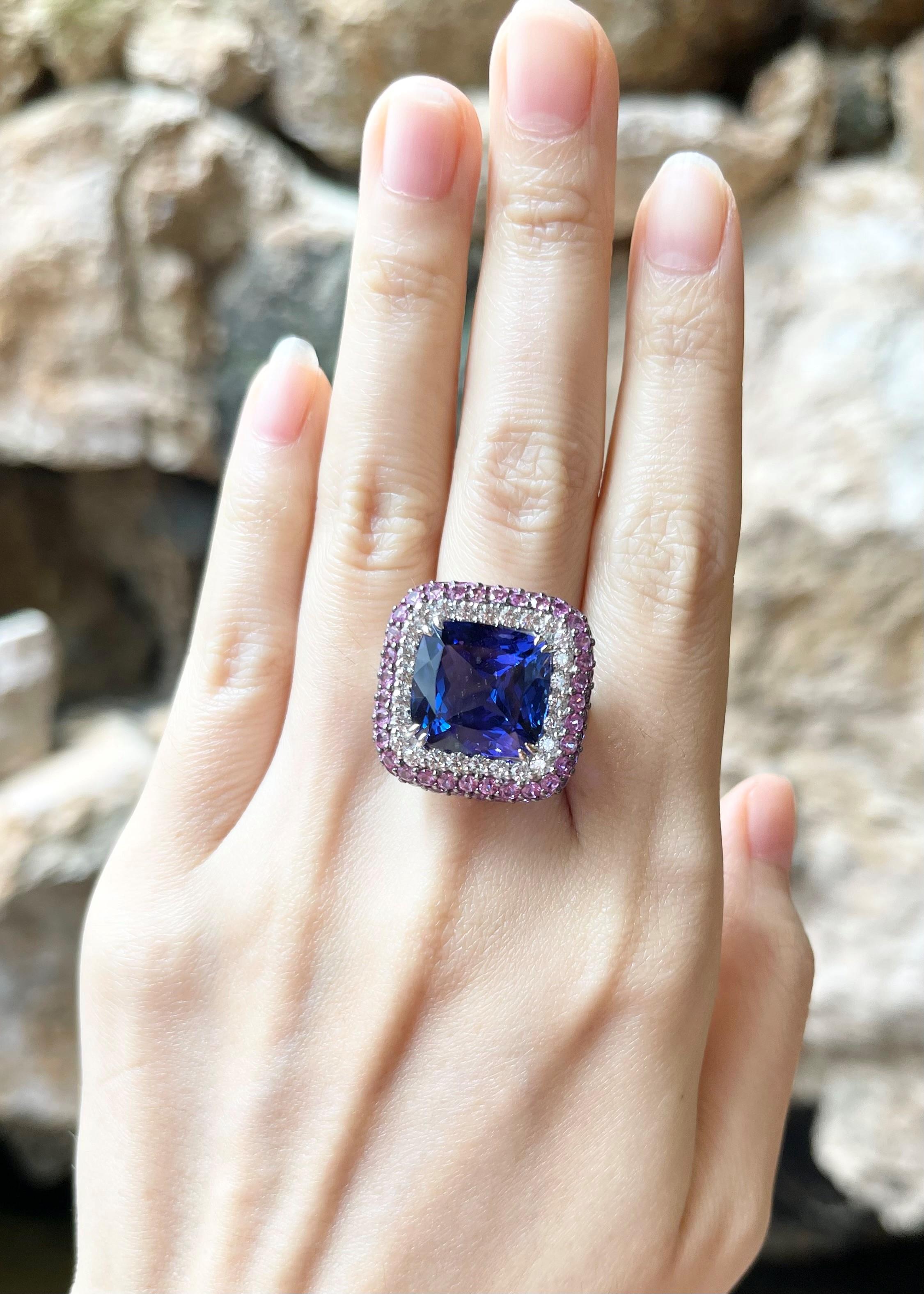 Tanzanite, Pink Sapphire and Diamond Ring set in 18K White Gold Settings In New Condition For Sale In Bangkok, TH